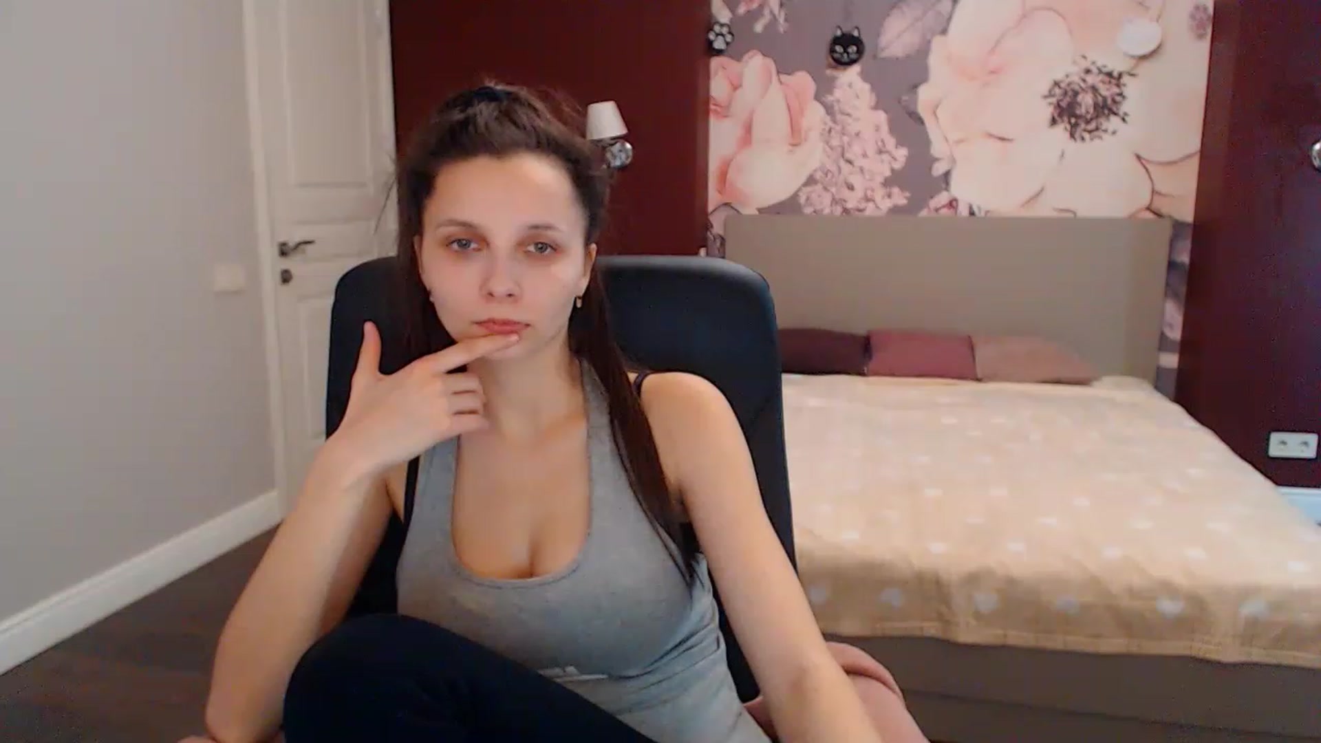 Gallery image thumbnail from Karina_Mils's myfreecams stream on, 01/19/2023, 09:45 image 8 of 20