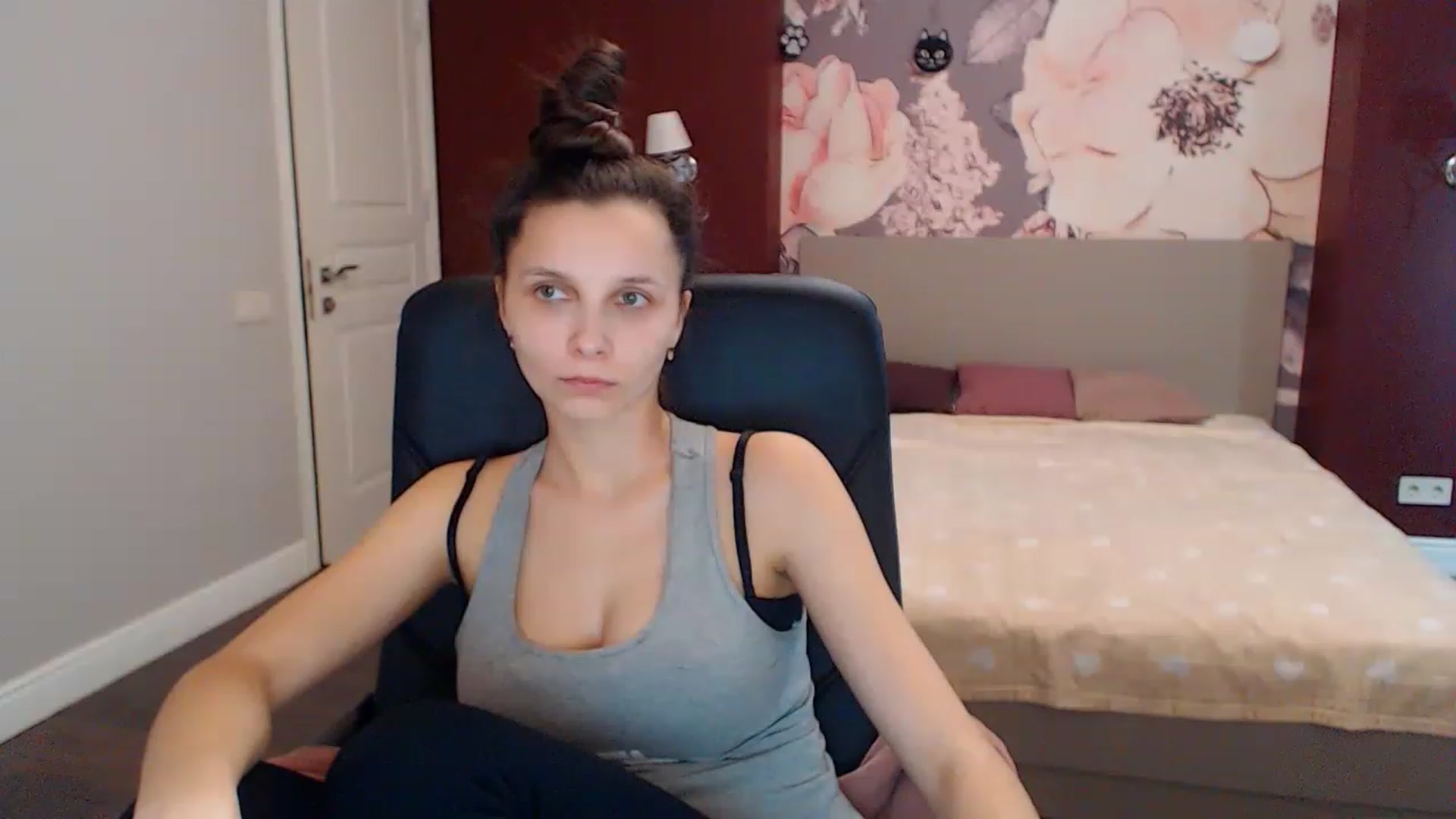 Gallery image thumbnail from Karina_Mils's myfreecams stream on, 01/19/2023, 09:45 image 16 of 20