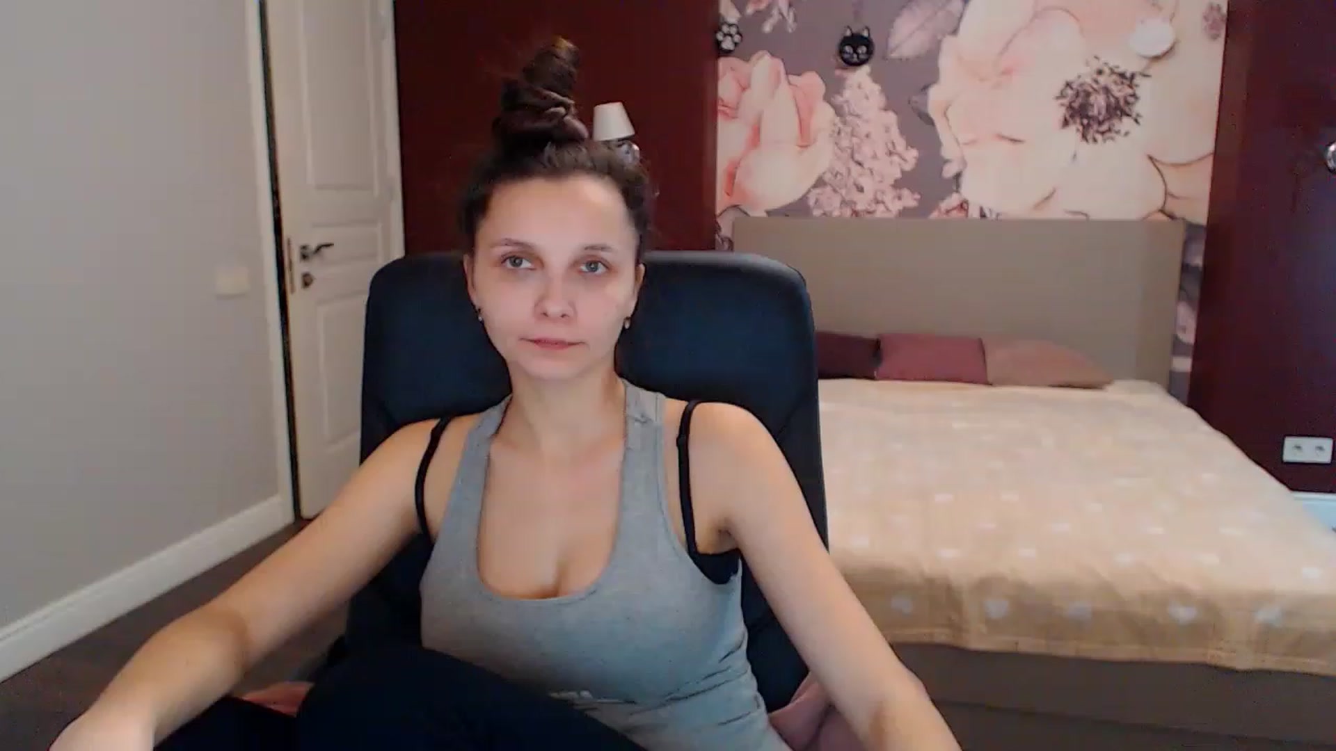 Gallery image thumbnail from Karina_Mils's myfreecams stream on, 01/19/2023, 09:45 image 19 of 20