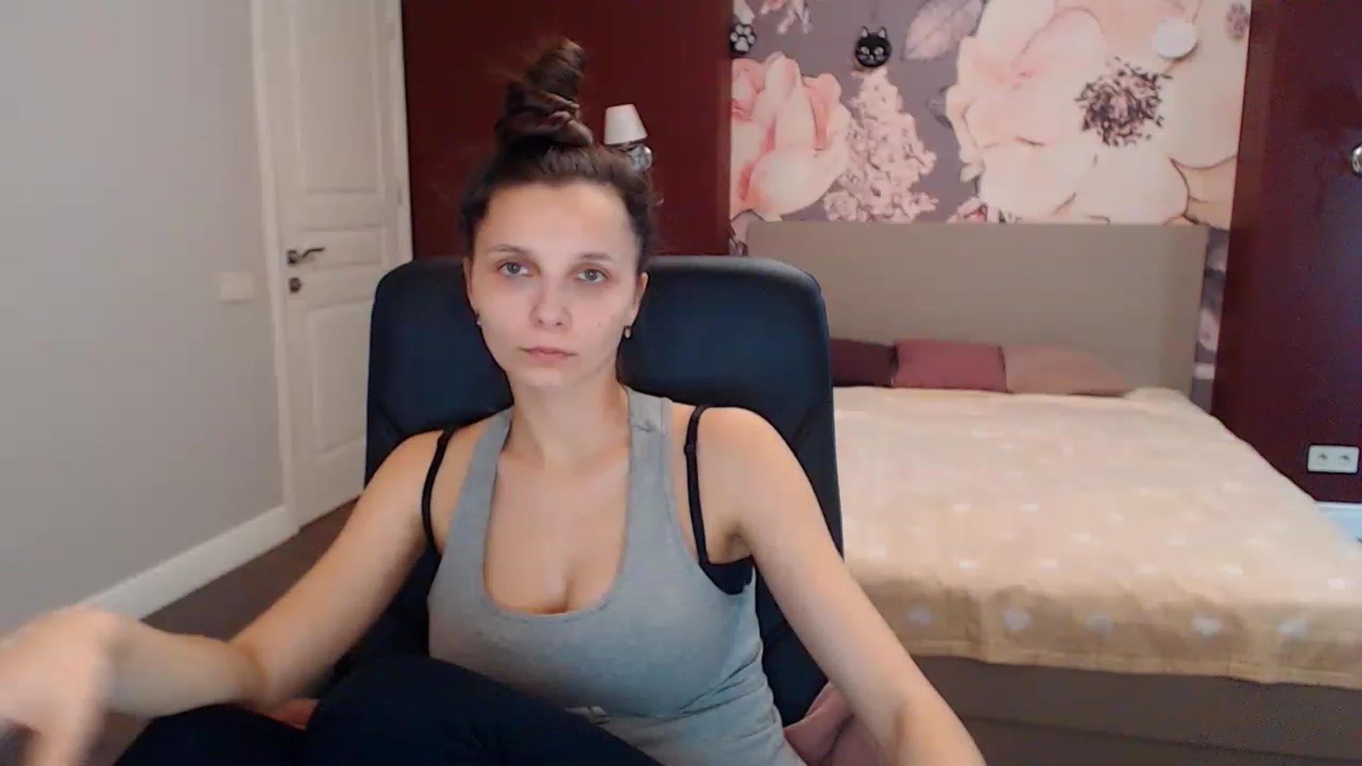 Gallery image thumbnail from Karina_Mils's myfreecams stream on, 01/19/2023, 09:45 image 15 of 20