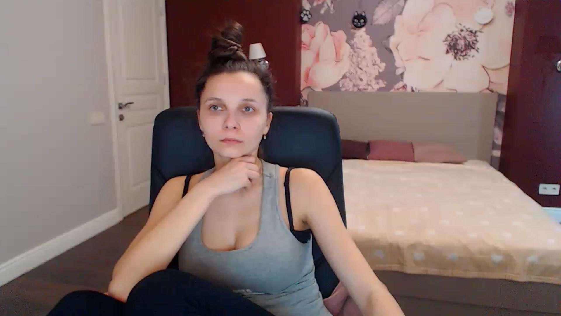 Gallery image thumbnail from Karina_Mils's myfreecams stream on, 01/19/2023, 09:45 image 14 of 20