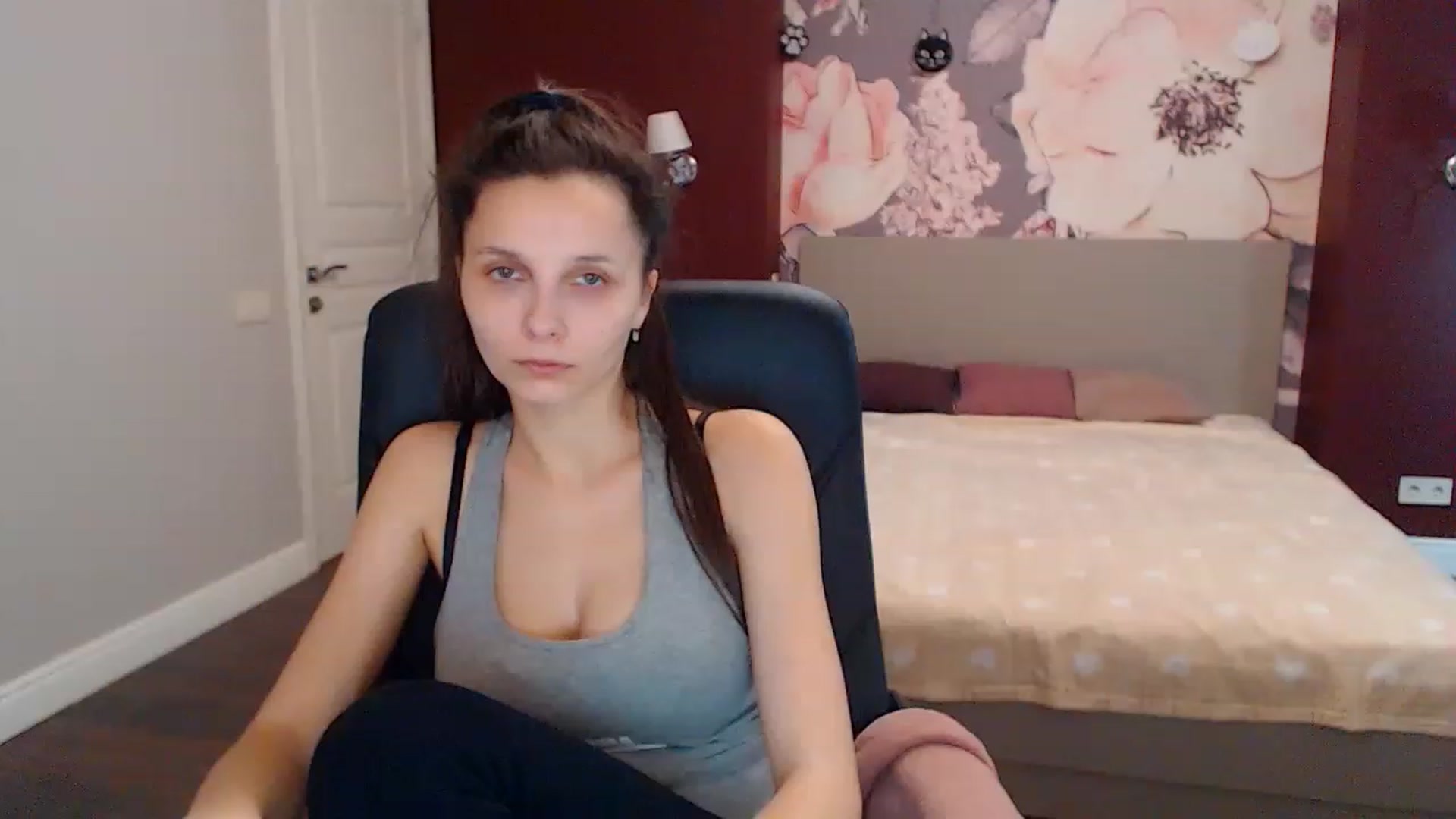Gallery image thumbnail from Karina_Mils's myfreecams stream on, 01/19/2023, 09:45 image 9 of 20