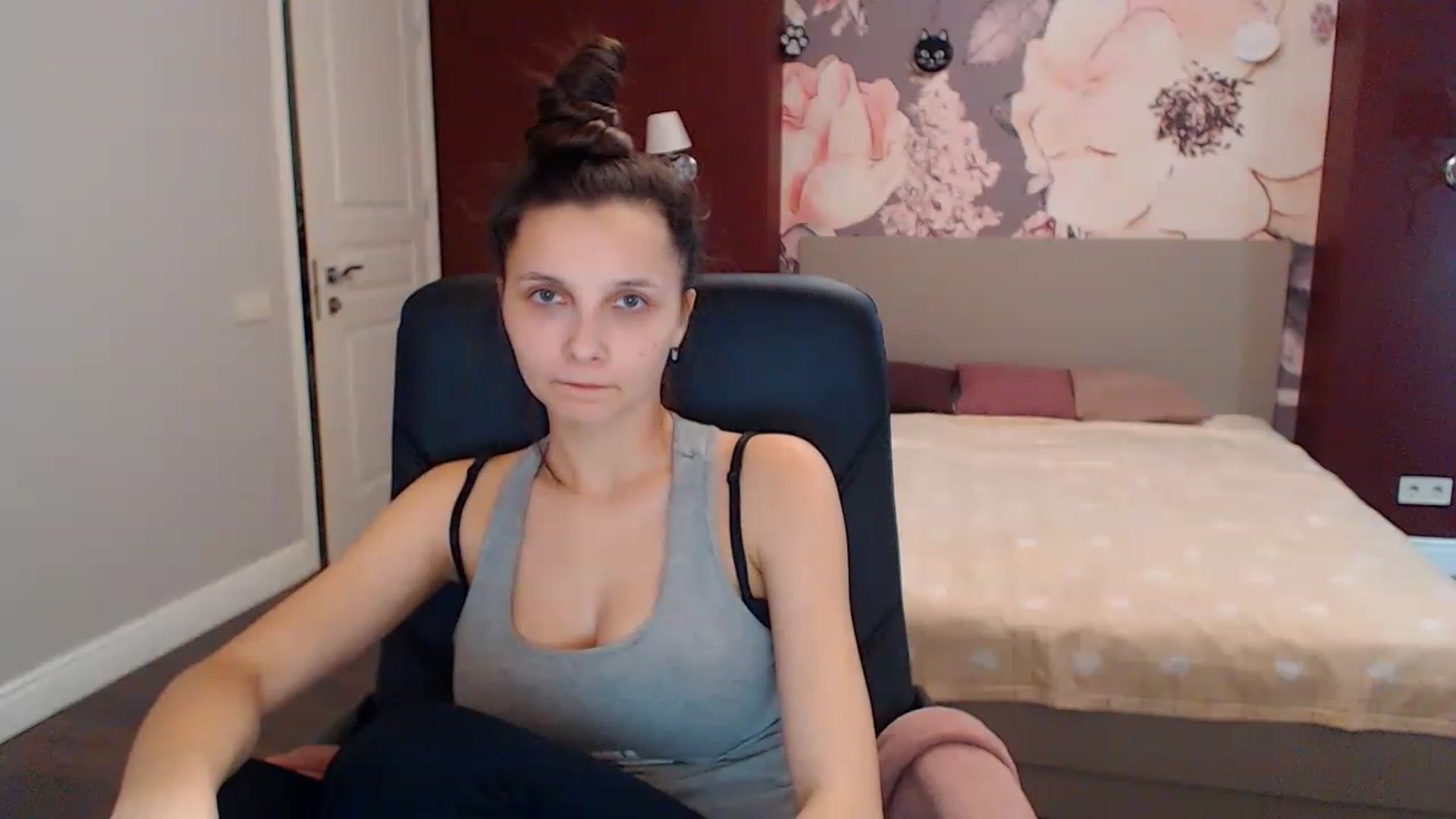 Gallery image thumbnail from Karina_Mils's myfreecams stream on, 01/19/2023, 09:45 image 17 of 20