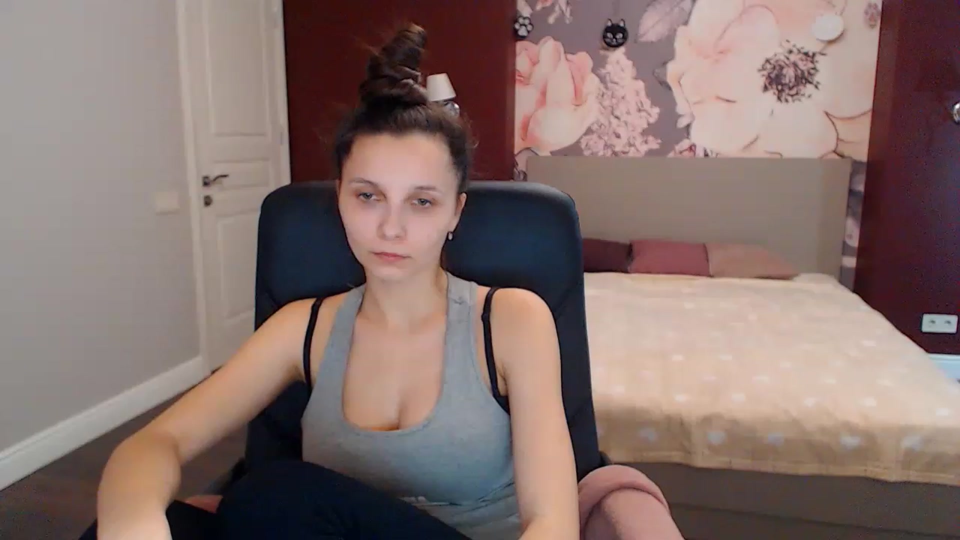 Gallery image thumbnail from Karina_Mils's myfreecams stream on, 01/19/2023, 09:45 image 13 of 20