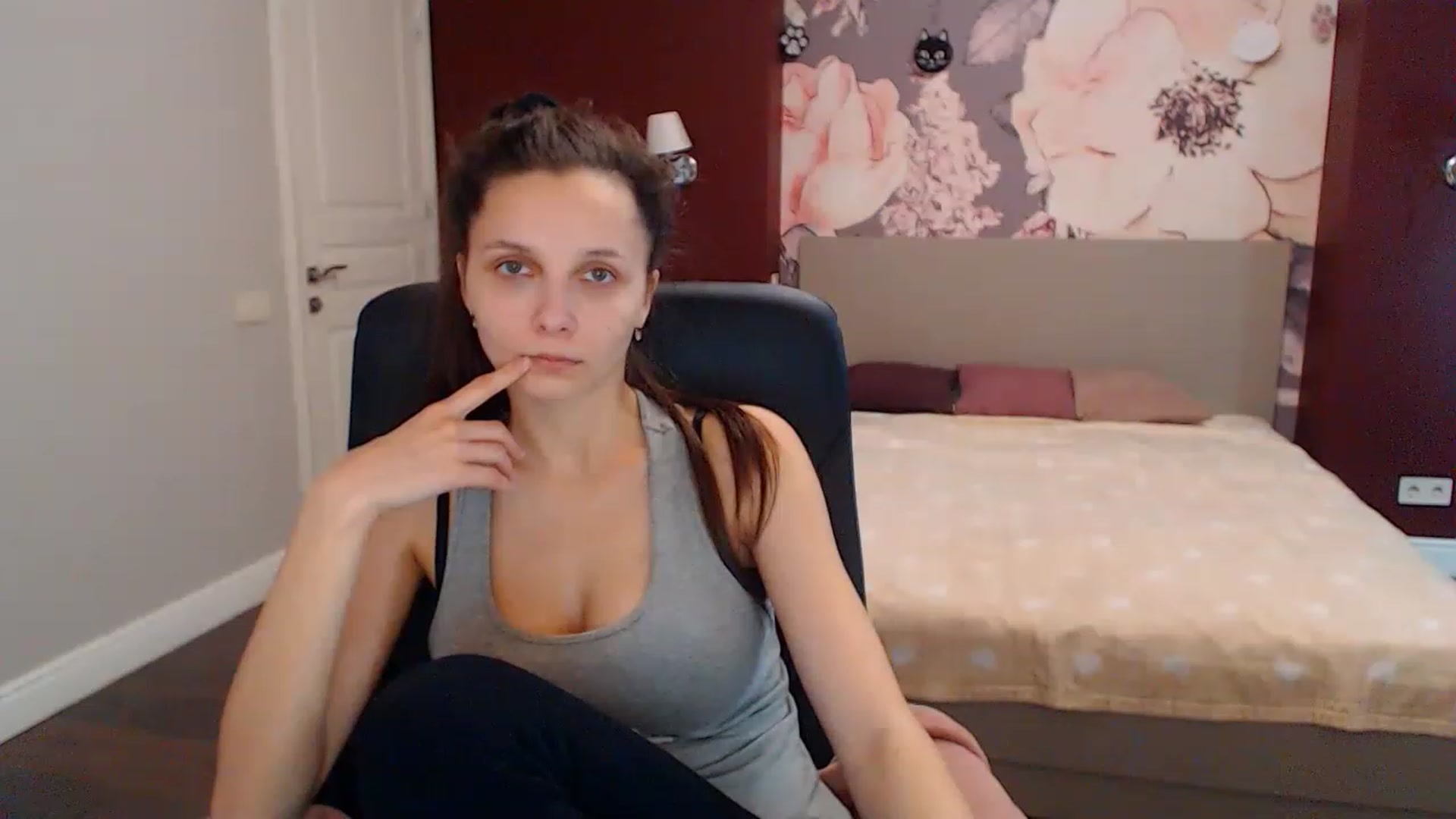 Gallery image thumbnail from Karina_Mils's myfreecams stream on, 01/19/2023, 09:45 image 3 of 20
