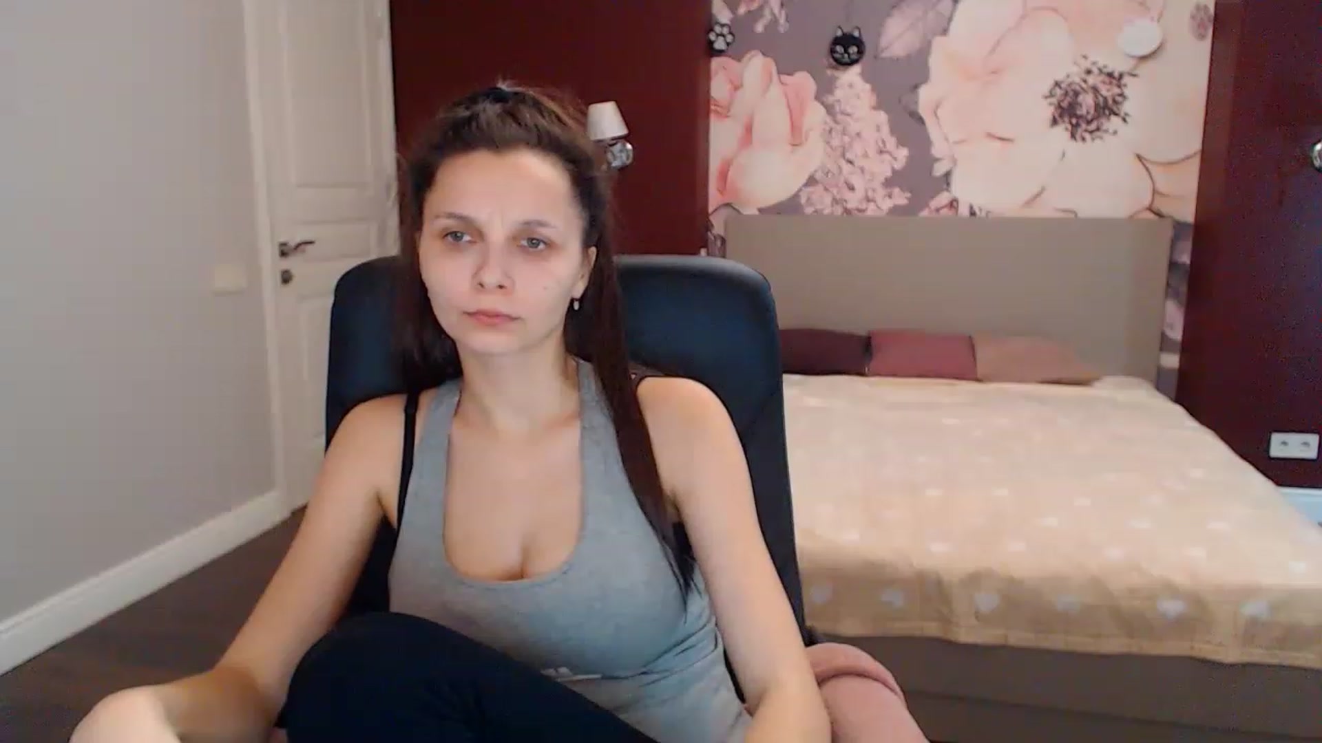 Gallery image thumbnail from Karina_Mils's myfreecams stream on, 01/19/2023, 09:45 image 6 of 20