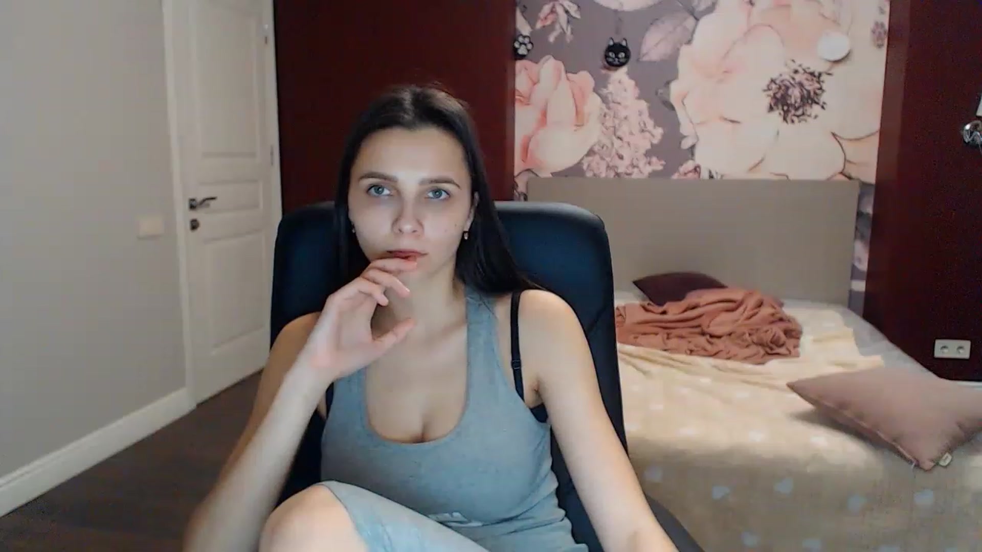 Gallery image thumbnail from Karina_Mils's myfreecams stream on, 01/20/2023, 13:49 image 3 of 20