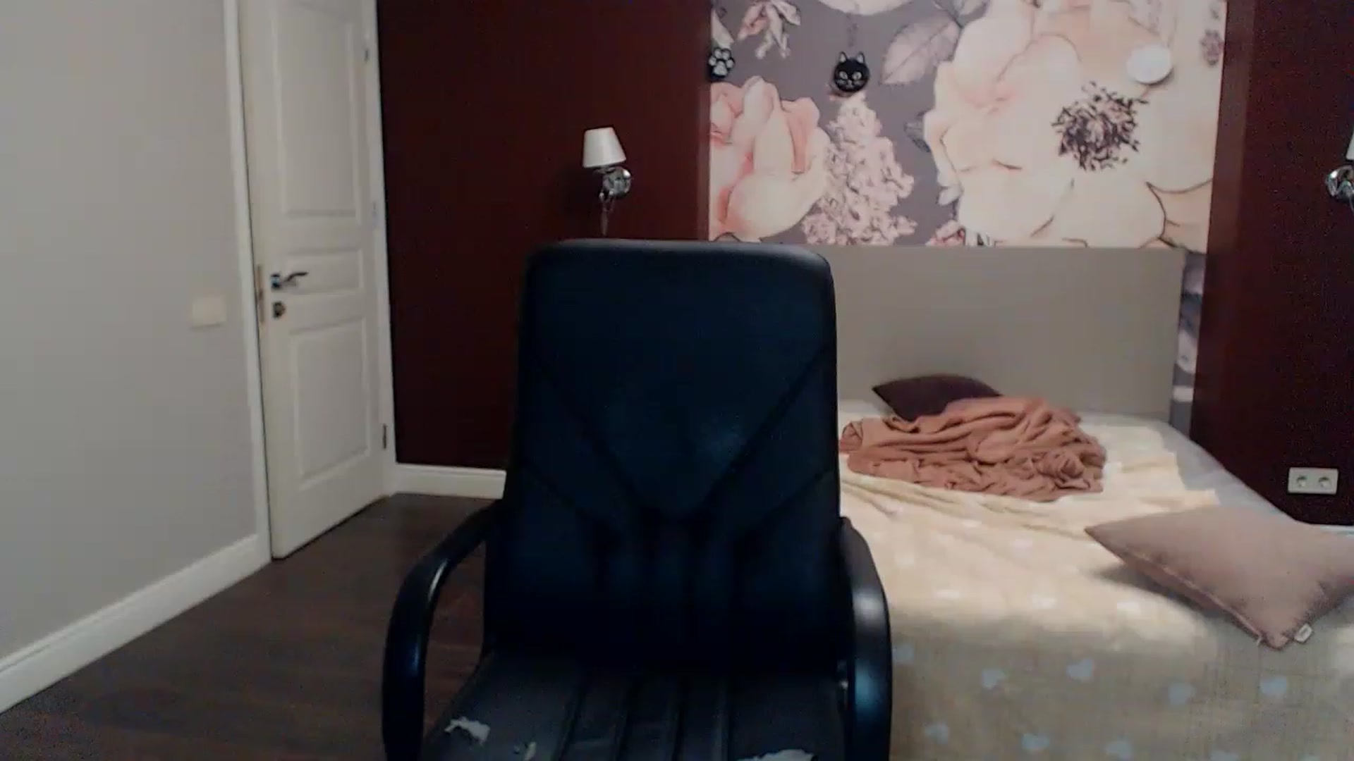 Gallery image thumbnail from Karina_Mils's myfreecams stream on, 01/20/2023, 13:49 image 7 of 20