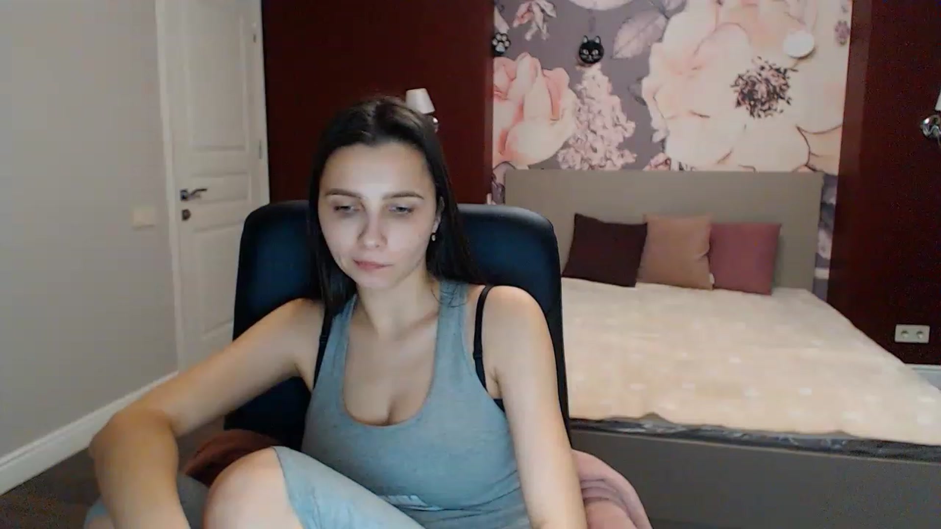 Gallery image thumbnail from Karina_Mils's myfreecams stream on, 01/20/2023, 13:49 image 14 of 20