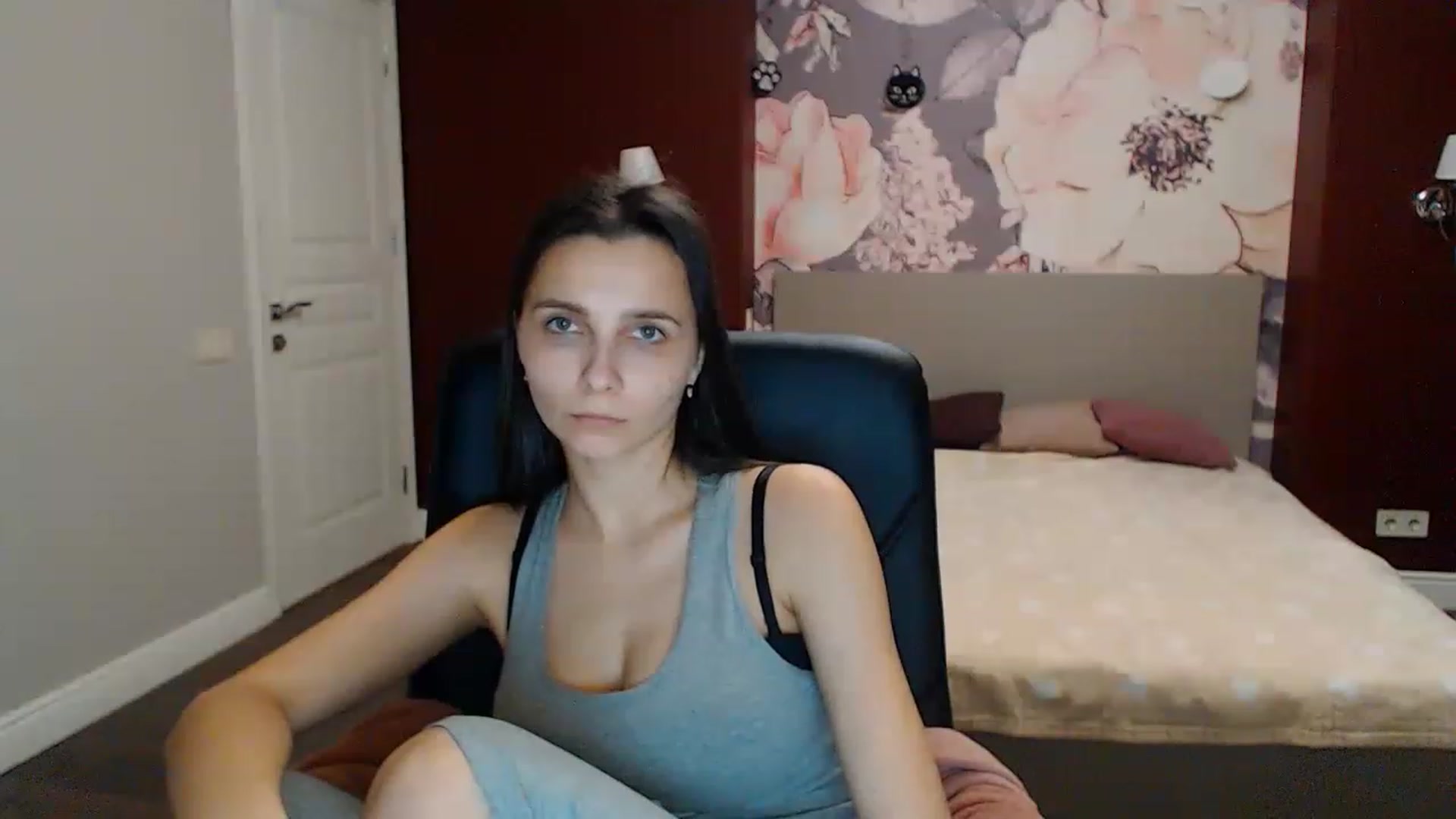 Gallery image thumbnail from Karina_Mils's myfreecams stream on, 01/21/2023, 16:10 image 4 of 20