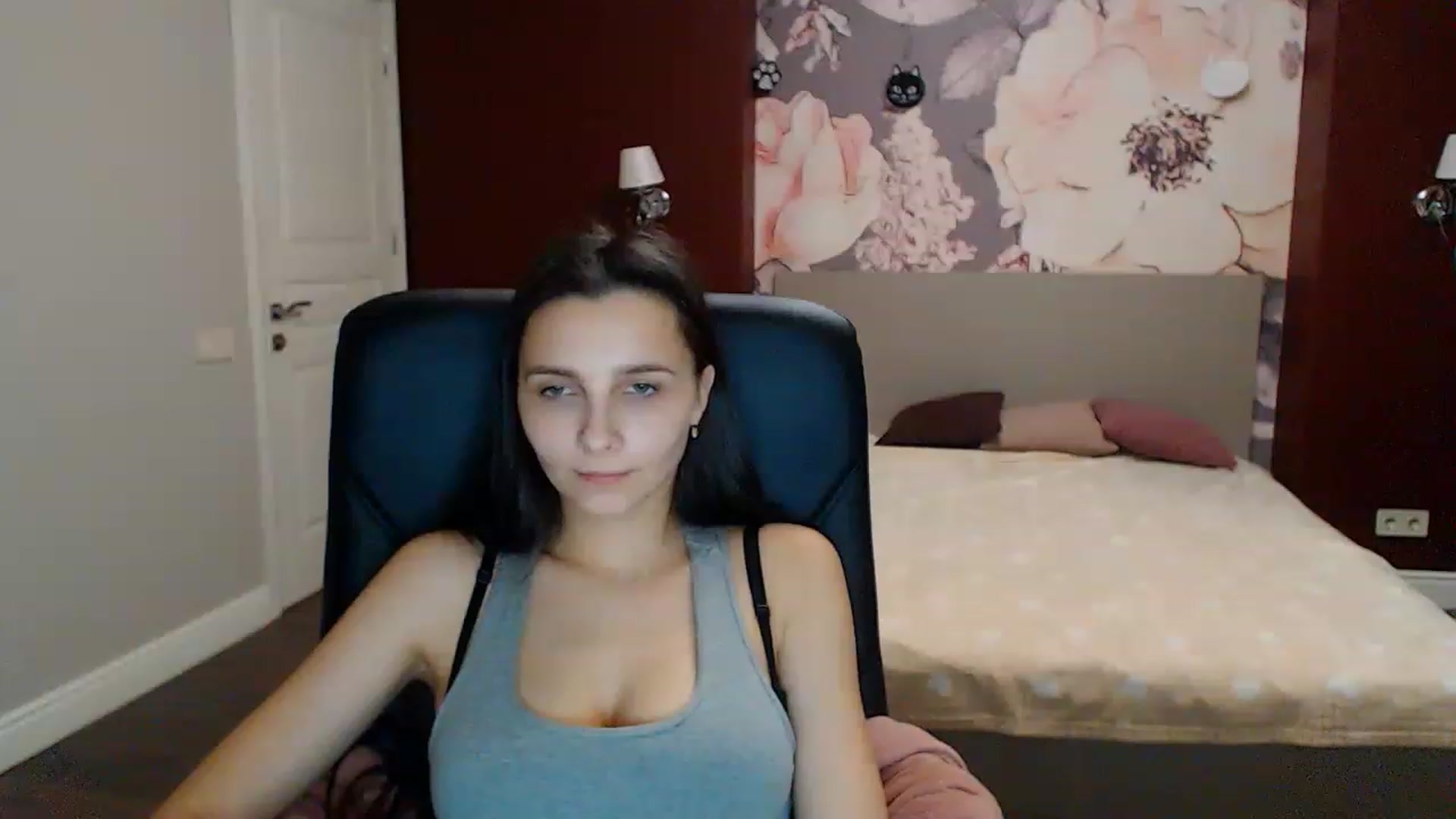 Gallery image thumbnail from Karina_Mils's myfreecams stream on, 01/21/2023, 16:10 image 17 of 20