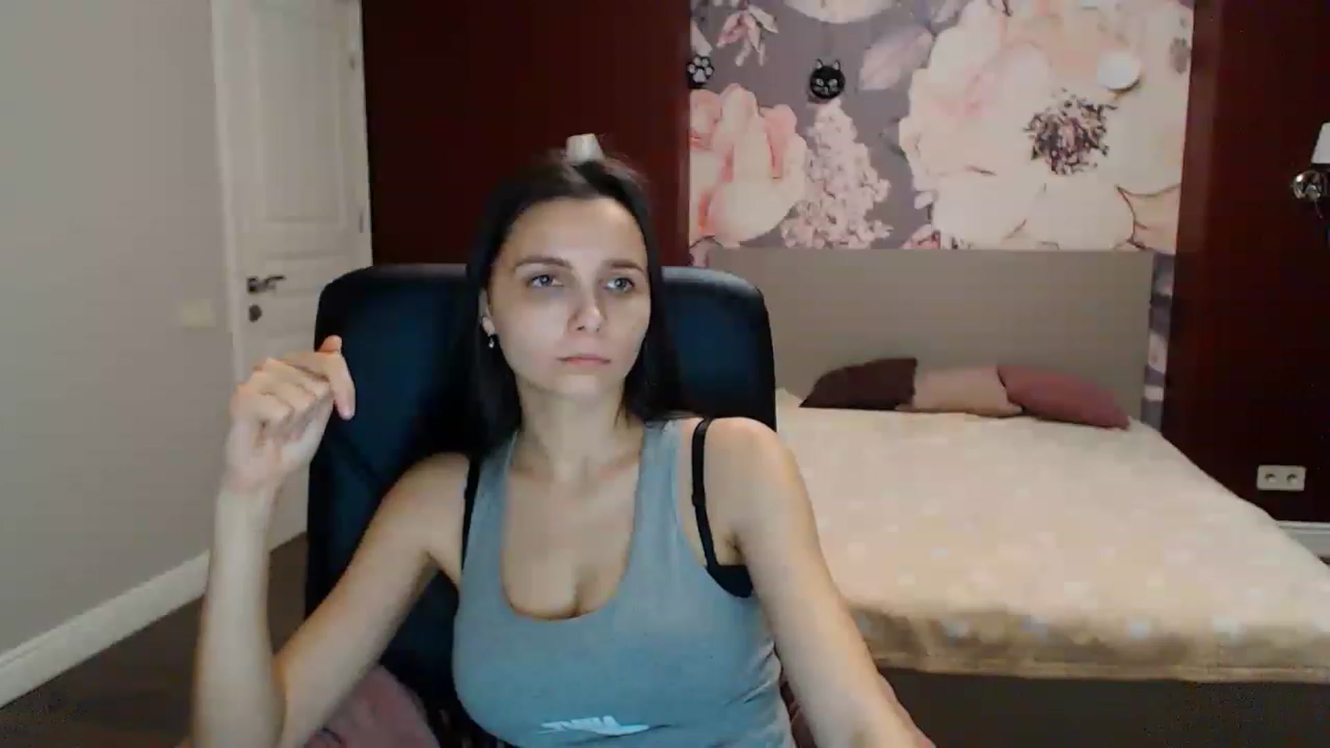 Gallery image thumbnail from Karina_Mils's myfreecams stream on, 01/21/2023, 16:10 image 13 of 20