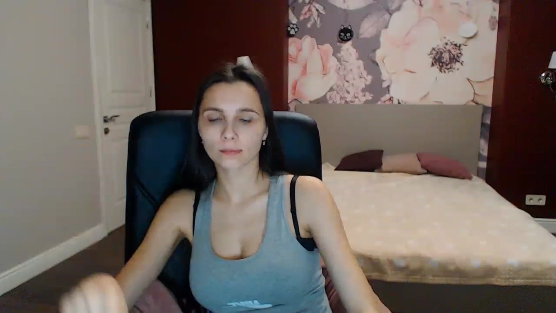 Gallery image thumbnail from Karina_Mils's myfreecams stream on, 01/21/2023, 16:10 image 14 of 20
