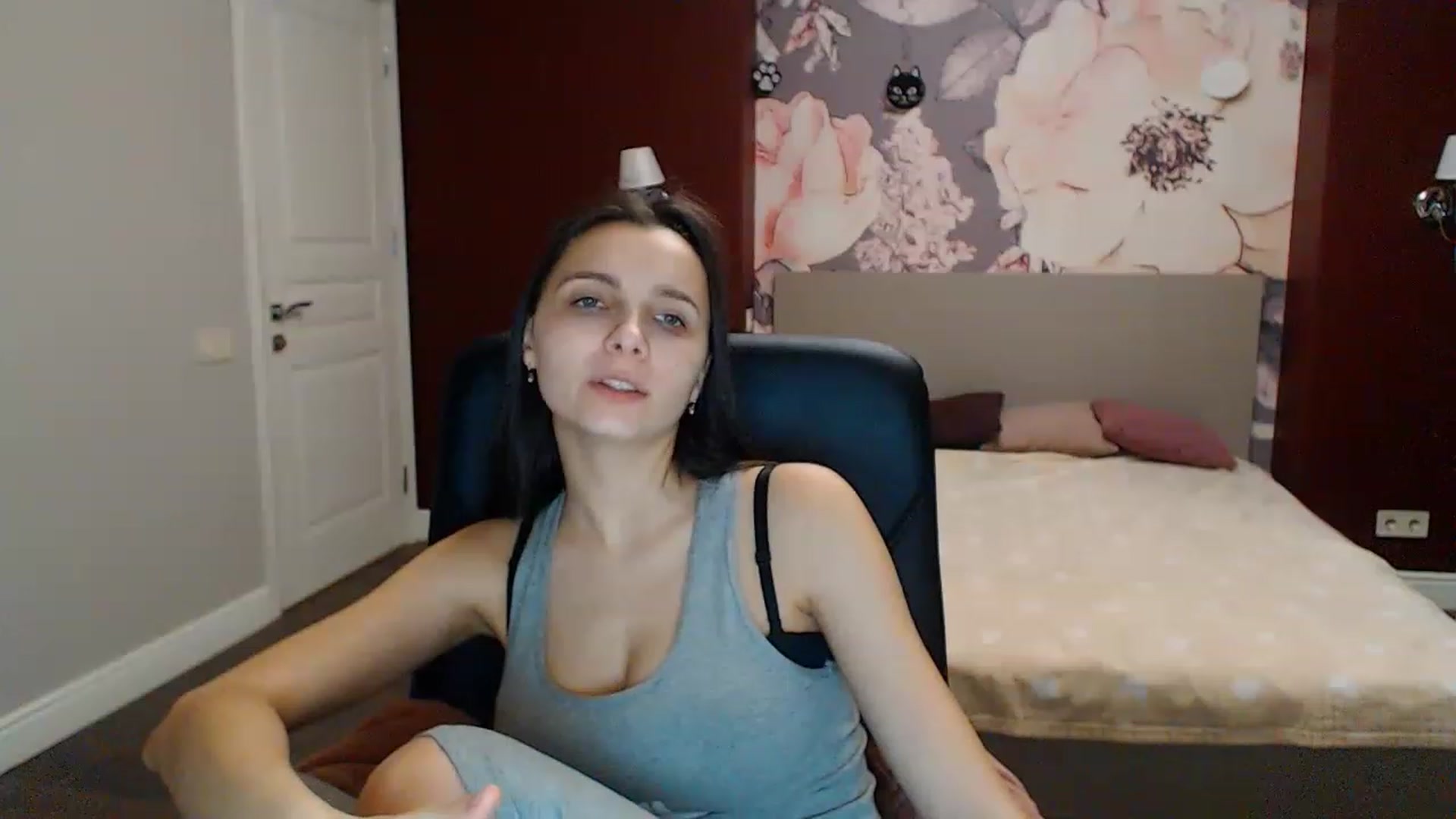 Gallery image thumbnail from Karina_Mils's myfreecams stream on, 01/21/2023, 16:10 image 6 of 20