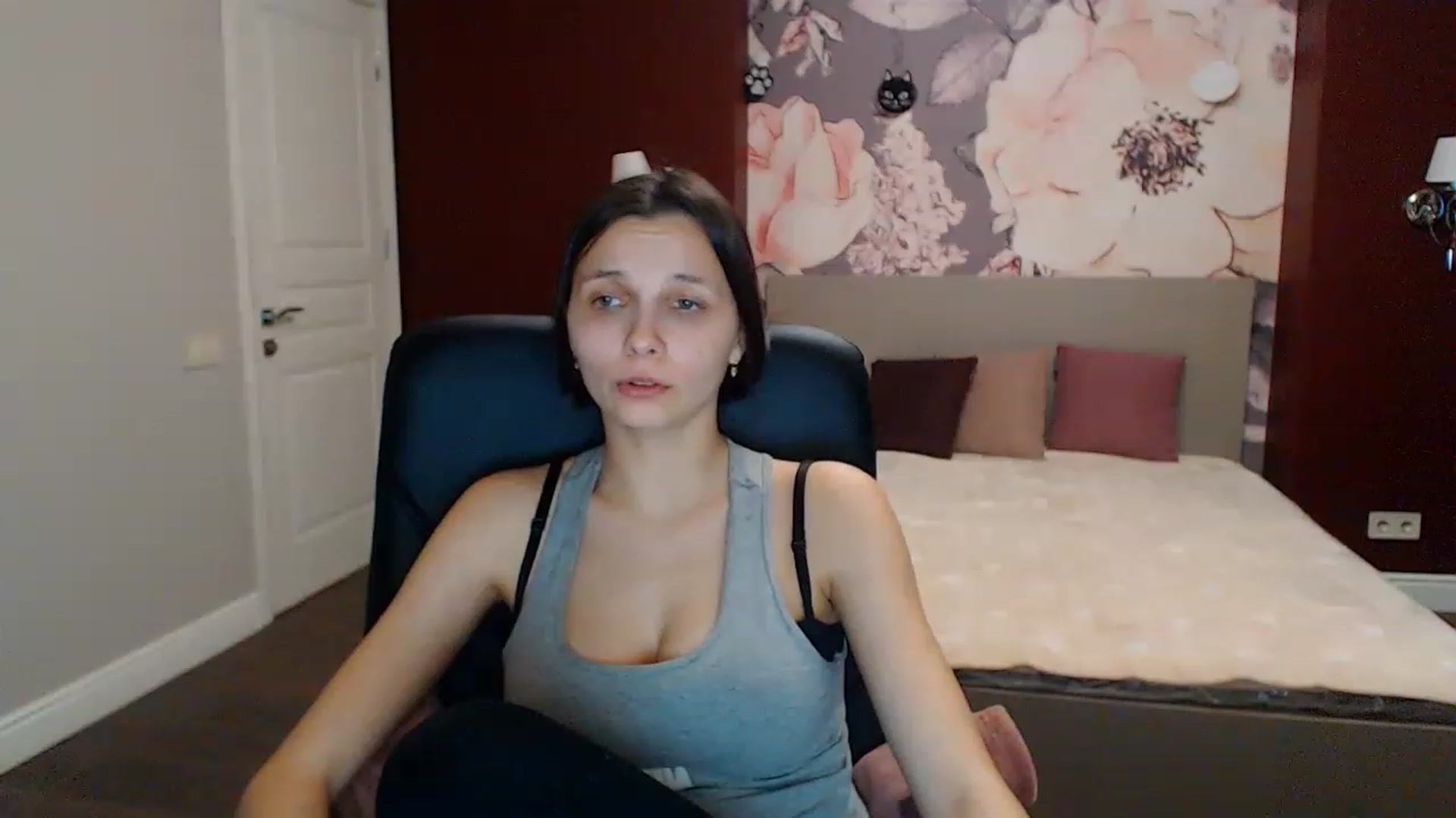 Gallery image thumbnail from Karina_Mils's myfreecams stream on, 01/22/2023, 13:05 image 17 of 20