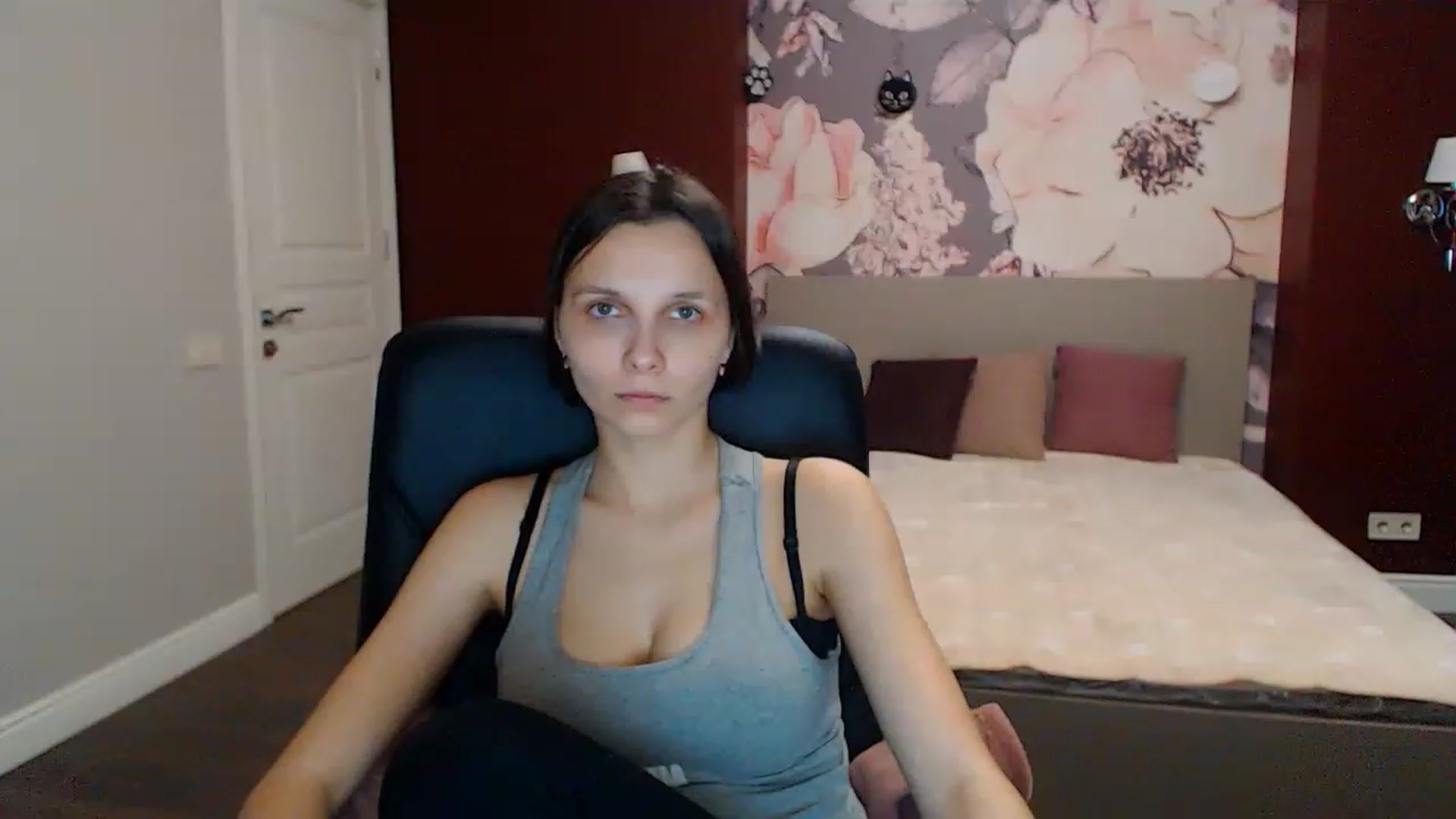 Gallery image thumbnail from Karina_Mils's myfreecams stream on, 01/22/2023, 13:05 image 14 of 20
