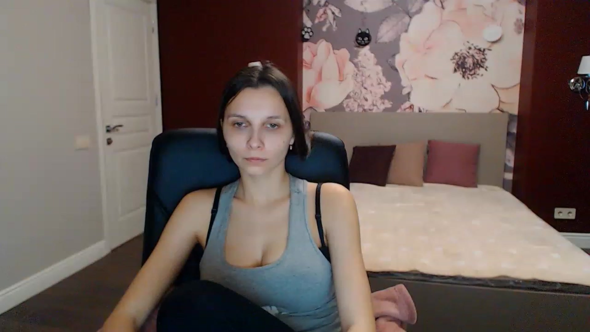 Gallery image thumbnail from Karina_Mils's myfreecams stream on, 01/22/2023, 13:05 image 10 of 20