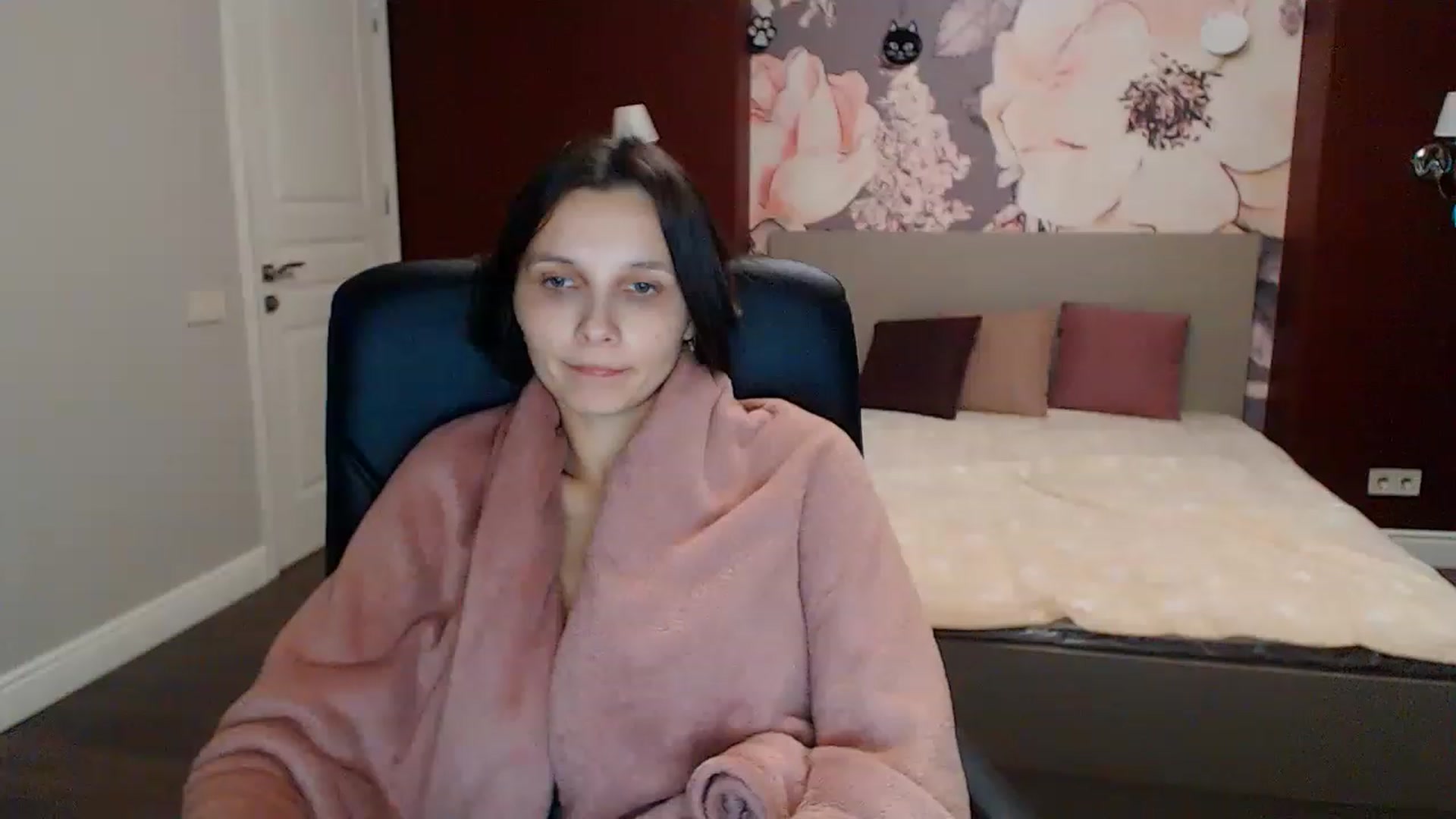 Gallery image thumbnail from Karina_Mils's myfreecams stream on, 01/22/2023, 13:59 image 10 of 20
