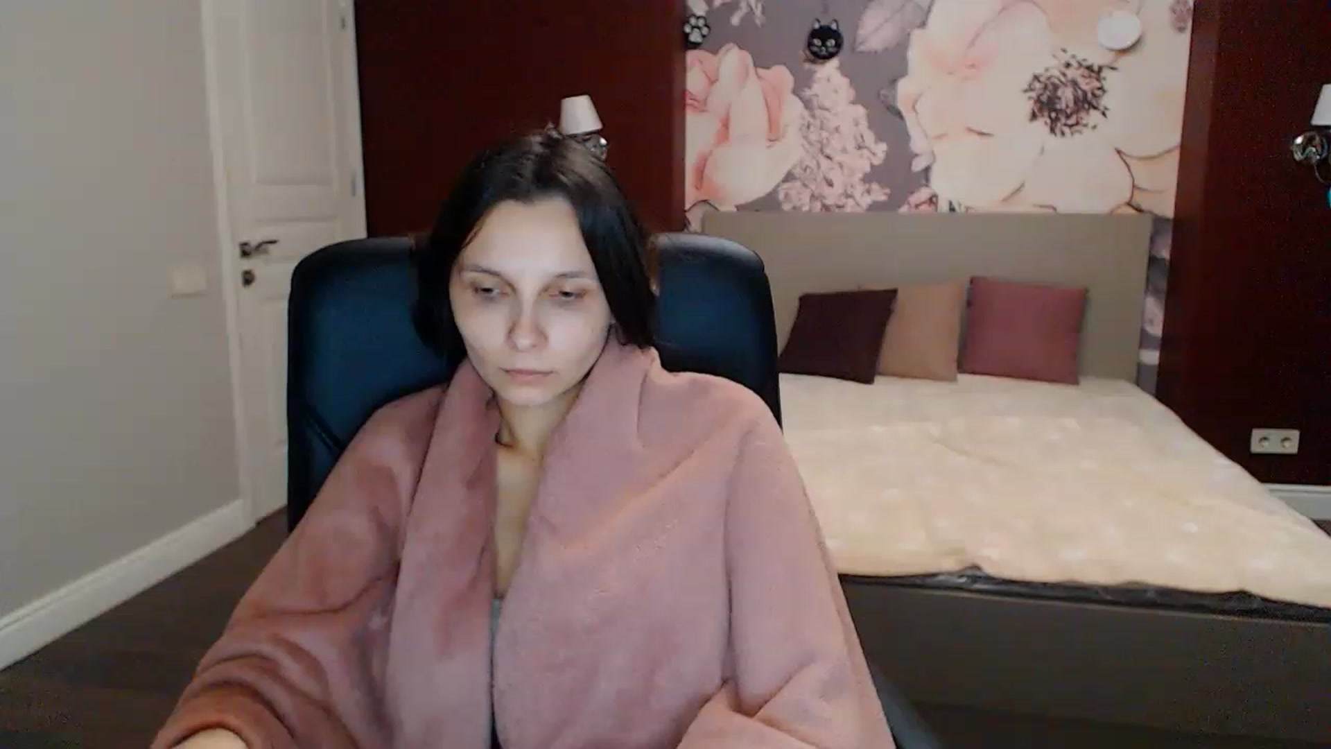 Gallery image thumbnail from Karina_Mils's myfreecams stream on, 01/22/2023, 13:59 image 17 of 20