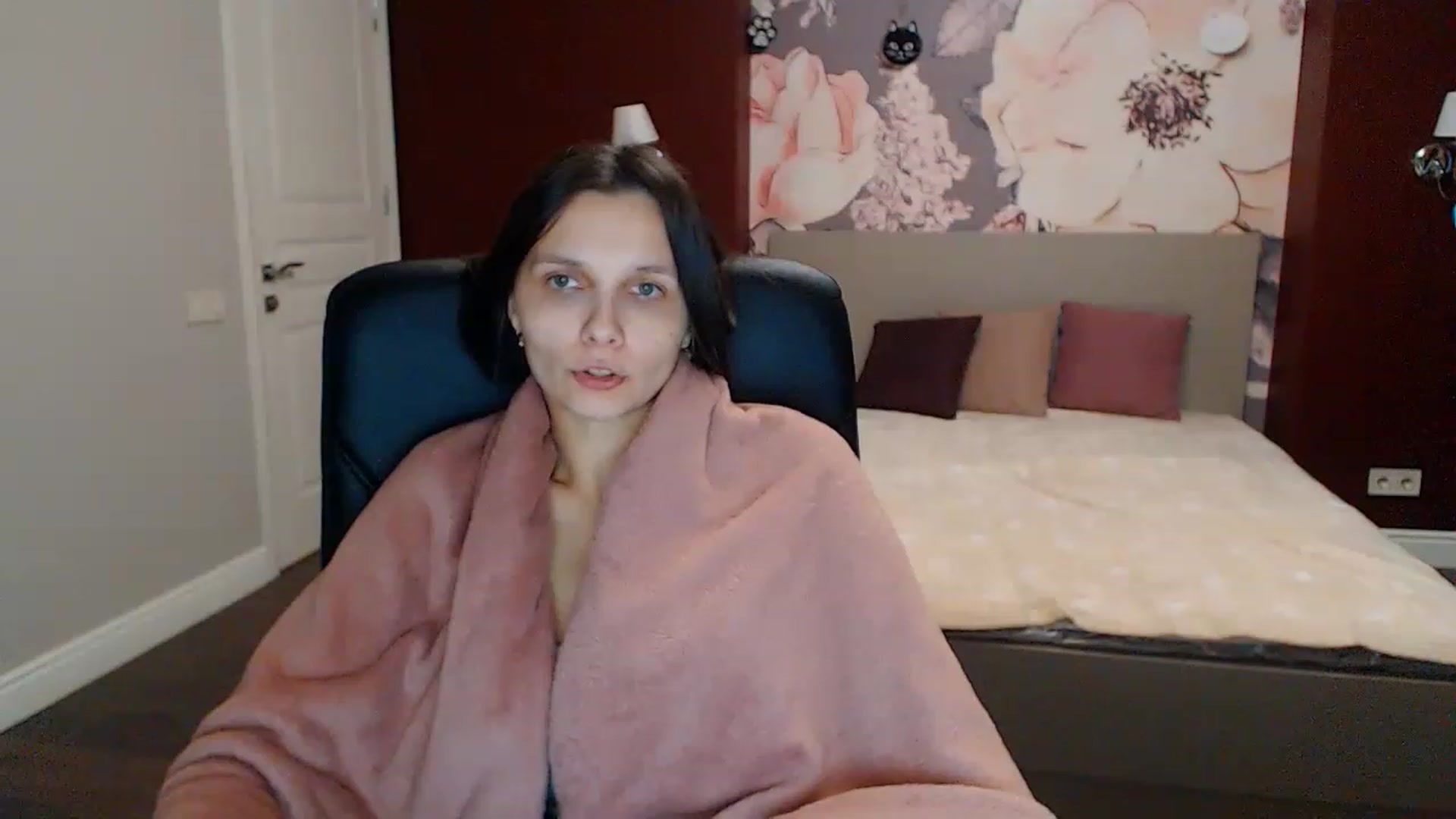 Gallery image thumbnail from Karina_Mils's myfreecams stream on, 01/22/2023, 13:59 image 13 of 20