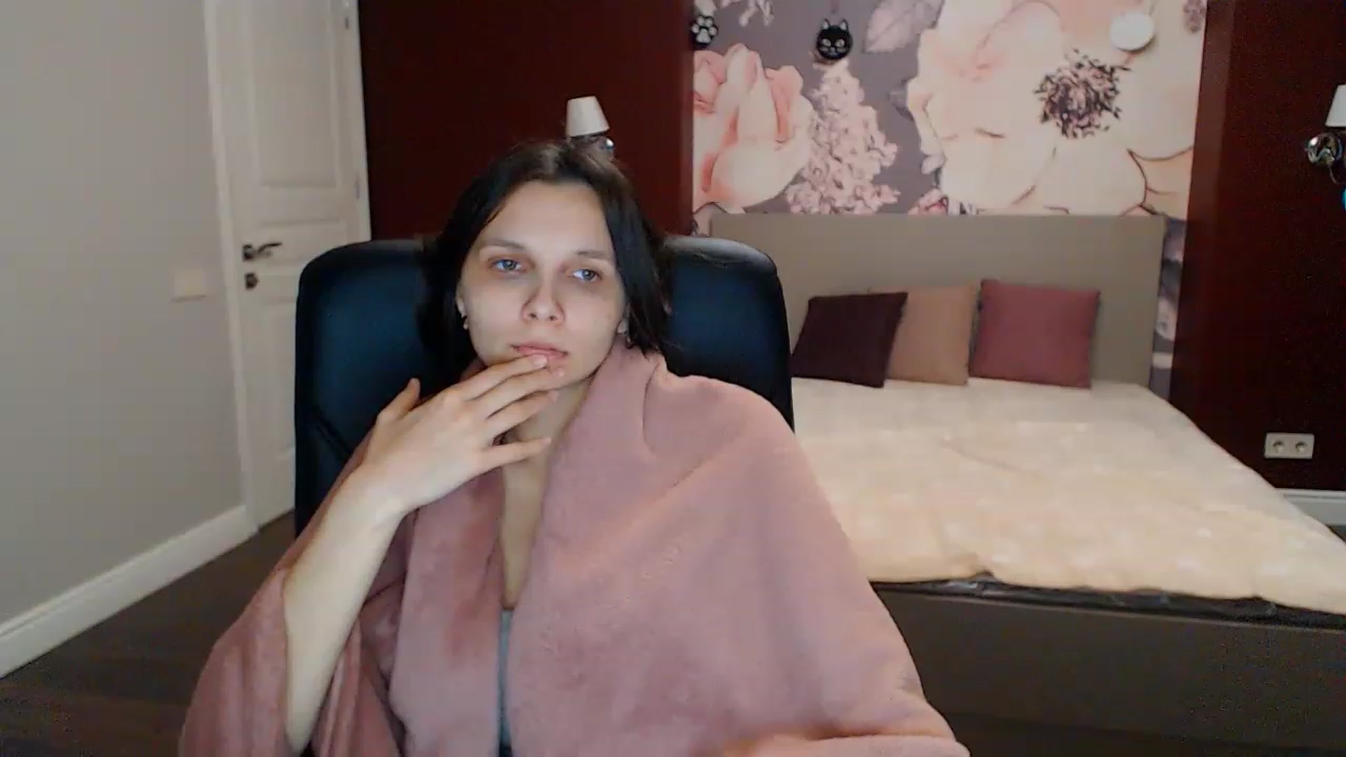 Gallery image thumbnail from Karina_Mils's myfreecams stream on, 01/22/2023, 13:59 image 18 of 20