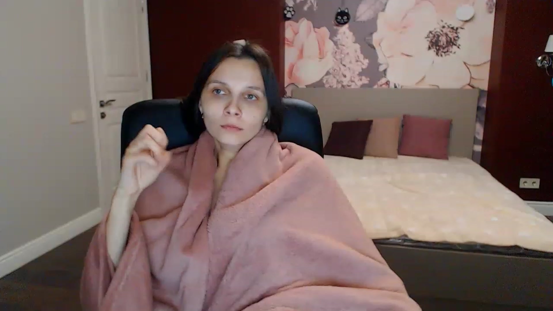 Gallery image thumbnail from Karina_Mils's myfreecams stream on, 01/22/2023, 13:59 image 9 of 20