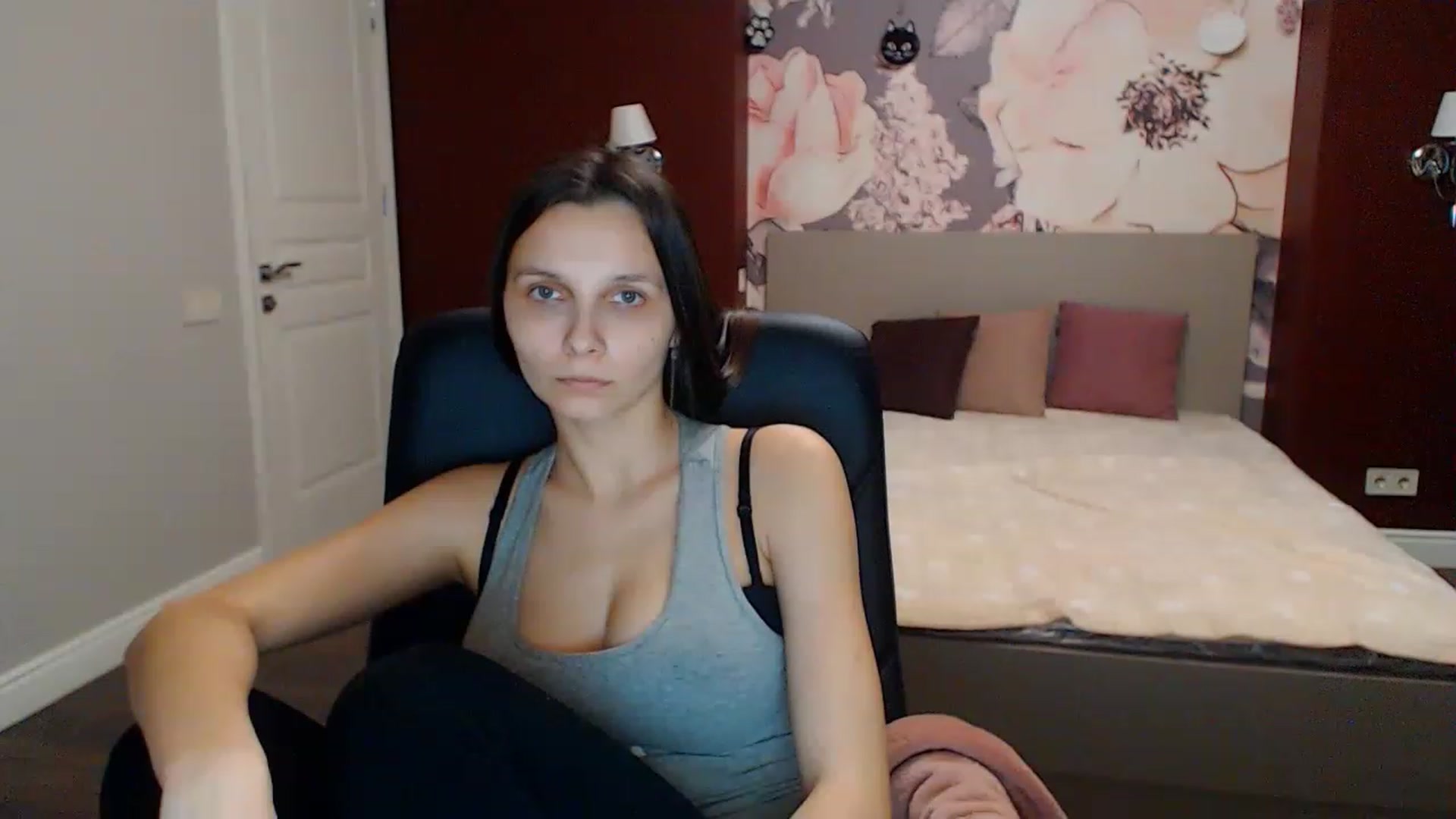 Gallery image thumbnail from Karina_Mils's myfreecams stream on, 01/22/2023, 13:59 image 3 of 20