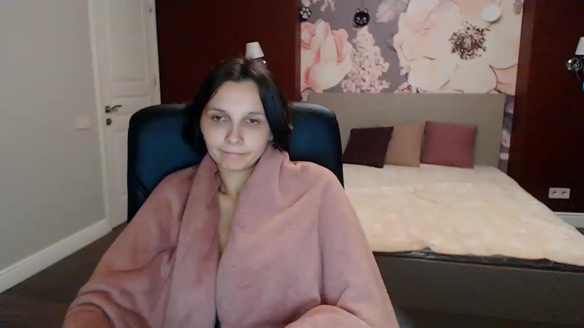 Gallery image thumbnail from Karina_Mils's myfreecams stream on, 01/22/2023, 13:59 image 12 of 20