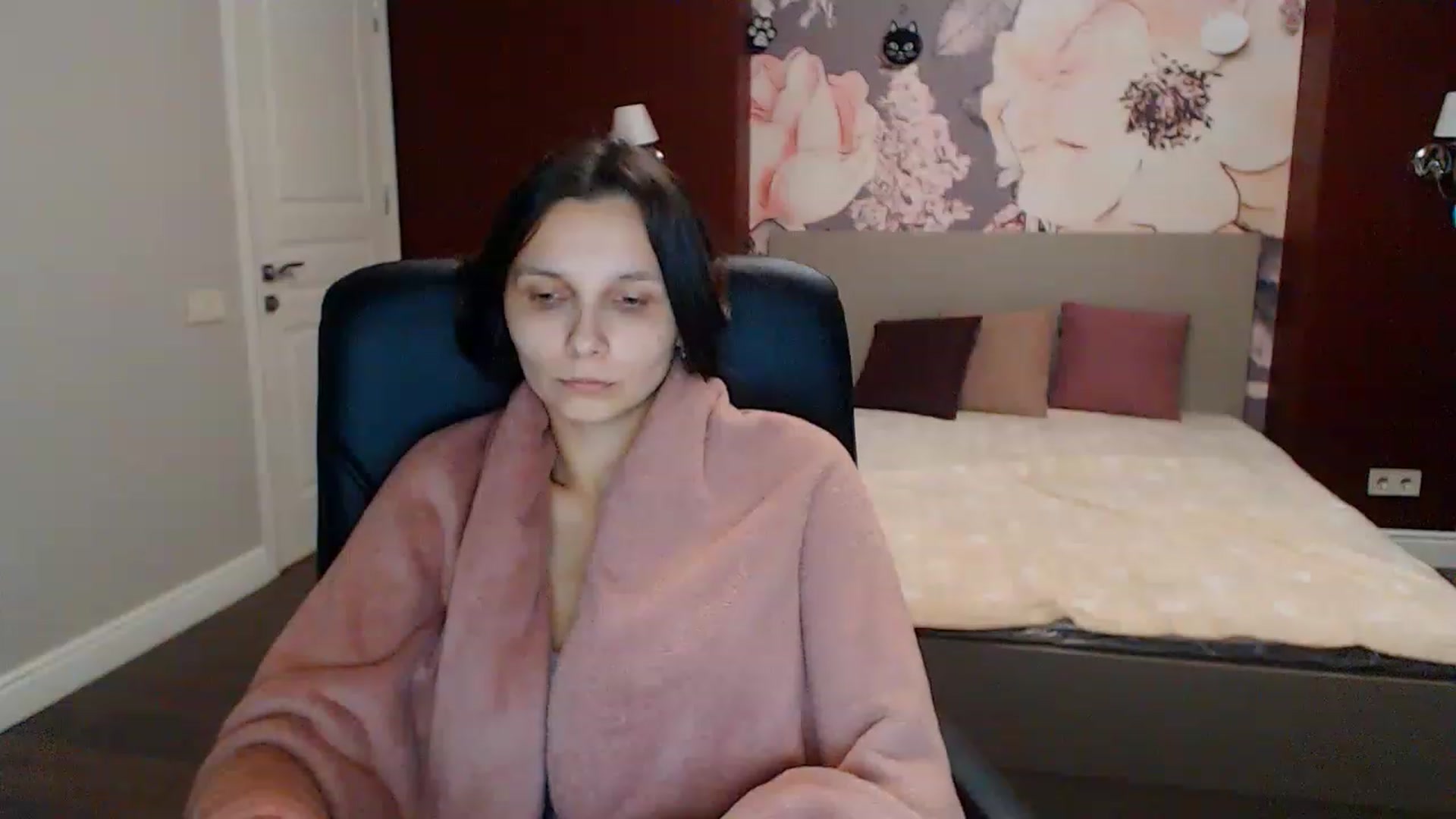 Gallery image thumbnail from Karina_Mils's myfreecams stream on, 01/22/2023, 13:59 image 14 of 20