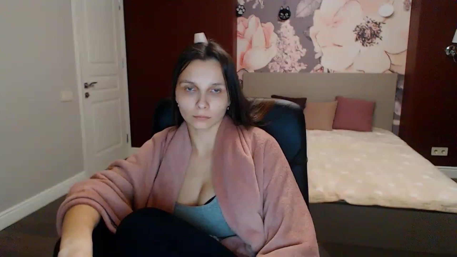 Gallery image thumbnail from Karina_Mils's myfreecams stream on, 01/22/2023, 16:50 image 13 of 20