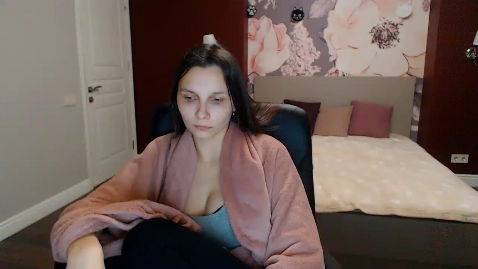 Gallery image thumbnail from Karina_Mils's myfreecams stream on, 01/22/2023, 16:50 image 18 of 20