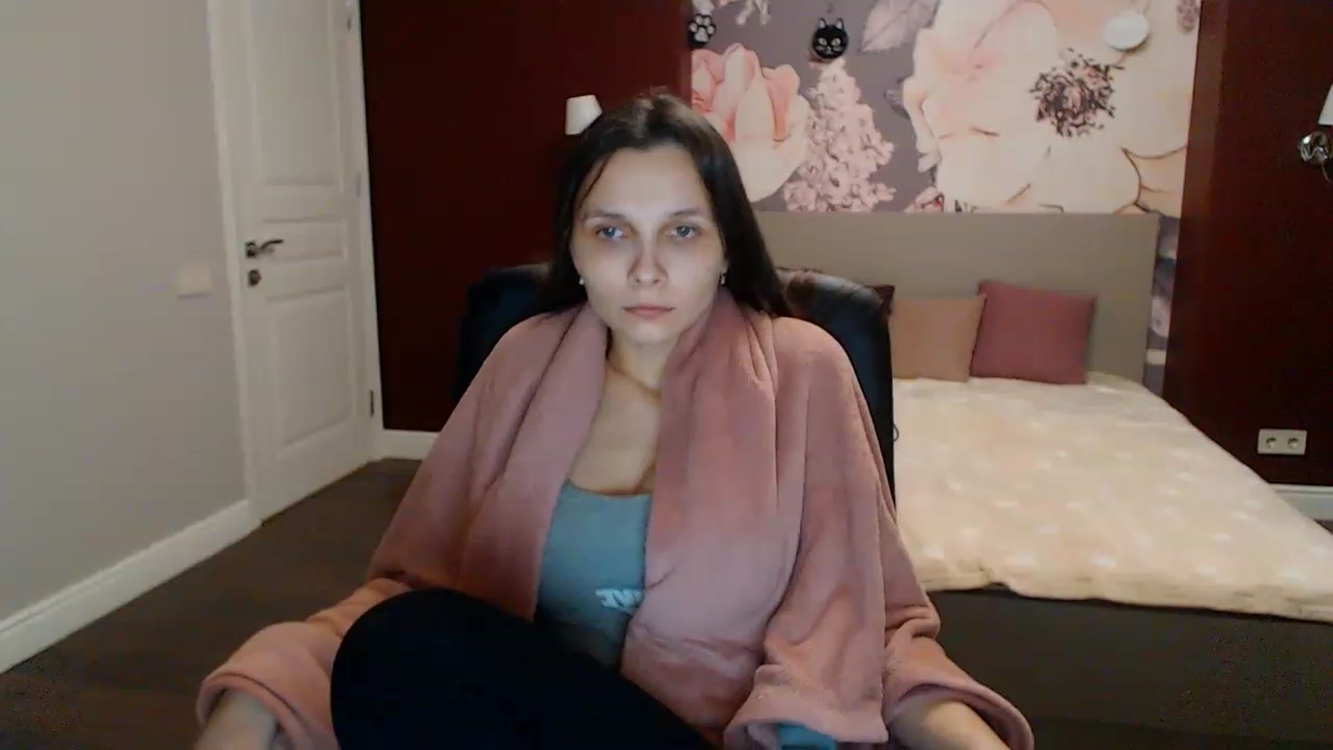 Gallery image thumbnail from Karina_Mils's myfreecams stream on, 01/22/2023, 16:50 image 4 of 20