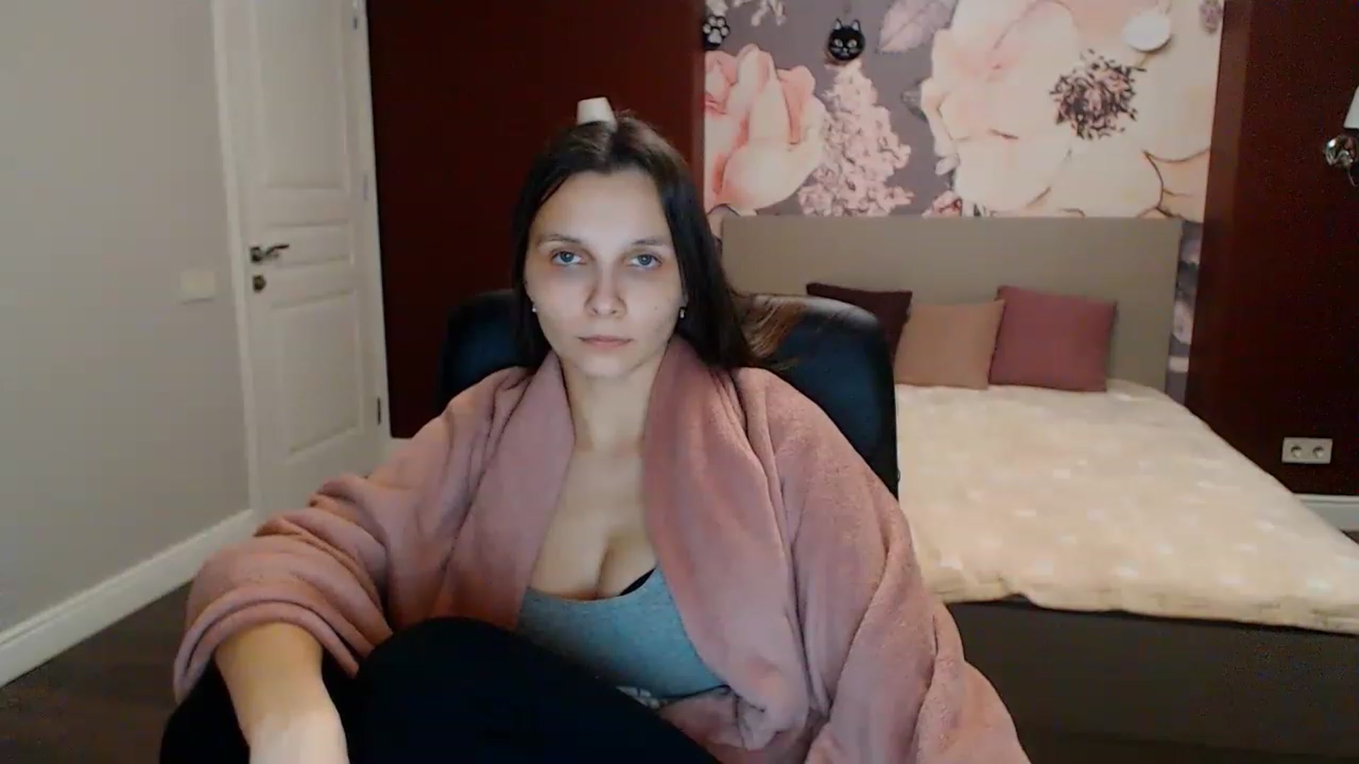 Gallery image thumbnail from Karina_Mils's myfreecams stream on, 01/22/2023, 16:50 image 8 of 20