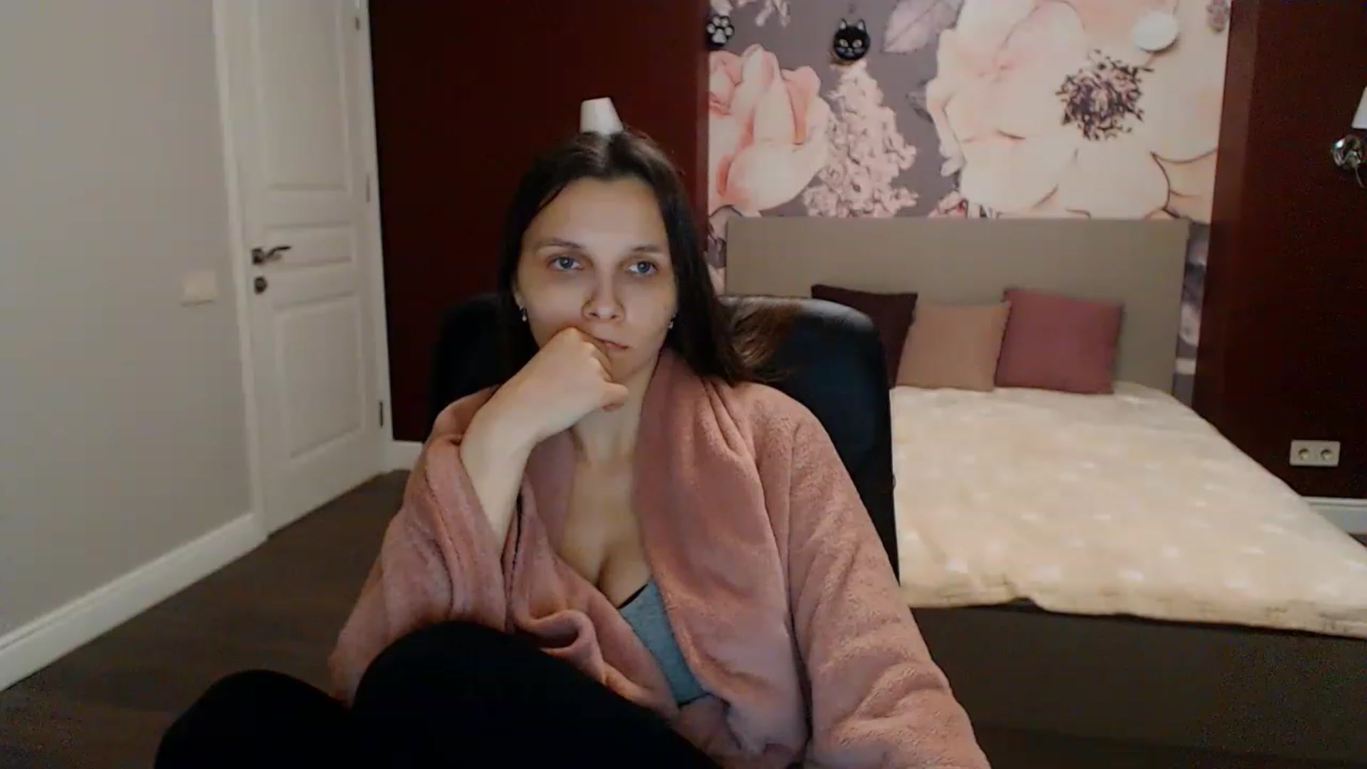 Gallery image thumbnail from Karina_Mils's myfreecams stream on, 01/22/2023, 16:50 image 17 of 20