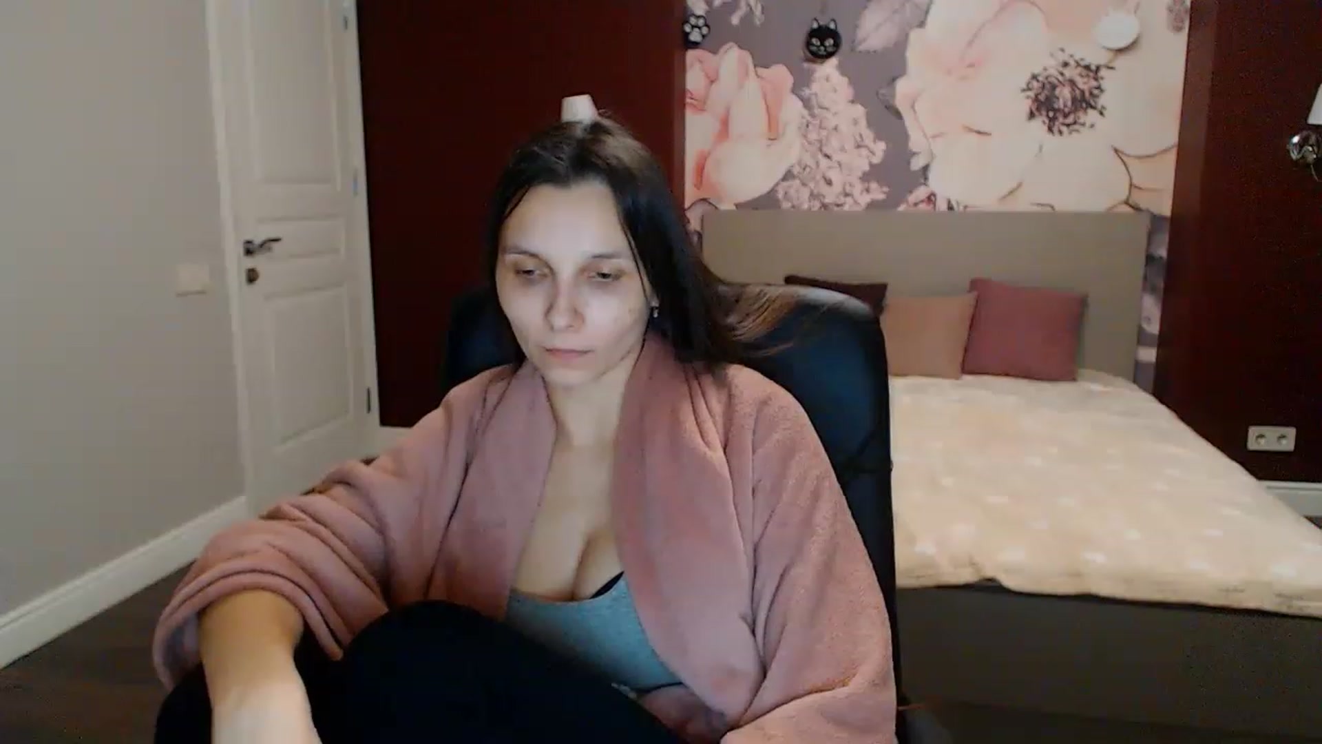 Gallery image thumbnail from Karina_Mils's myfreecams stream on, 01/22/2023, 16:50 image 12 of 20