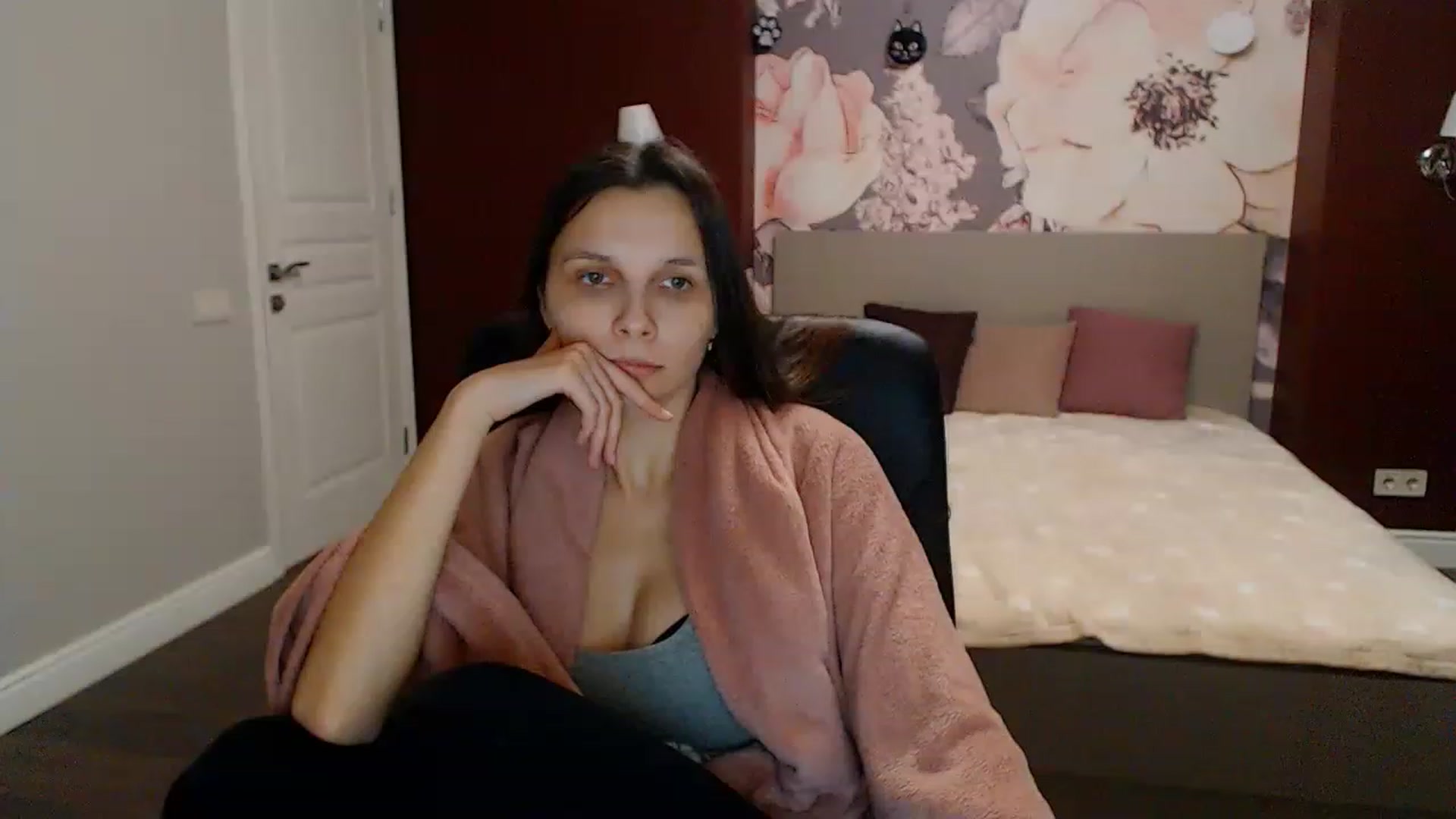 Gallery image thumbnail from Karina_Mils's myfreecams stream on, 01/22/2023, 16:50 image 15 of 20