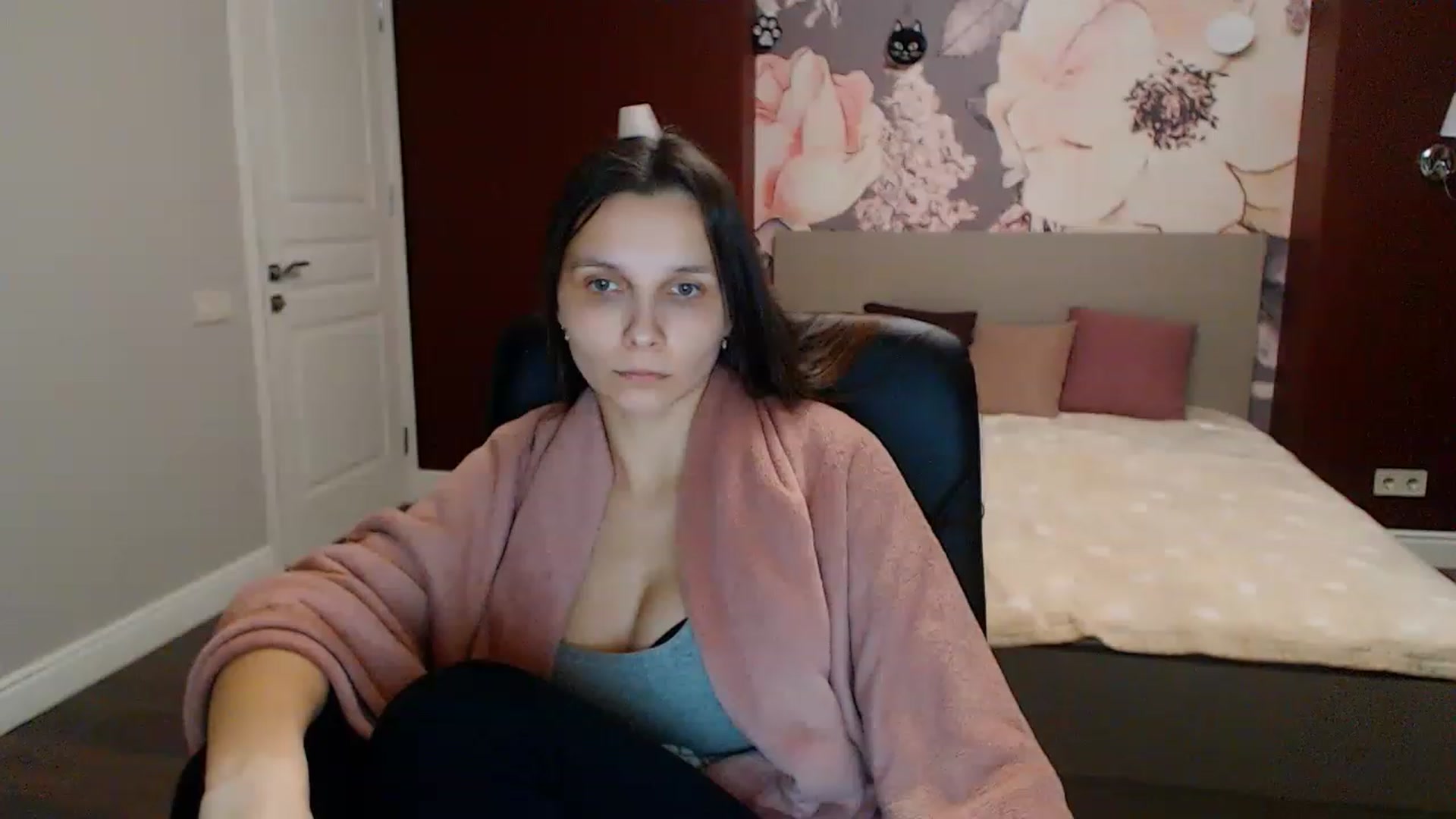 Gallery image thumbnail from Karina_Mils's myfreecams stream on, 01/22/2023, 16:50 image 14 of 20