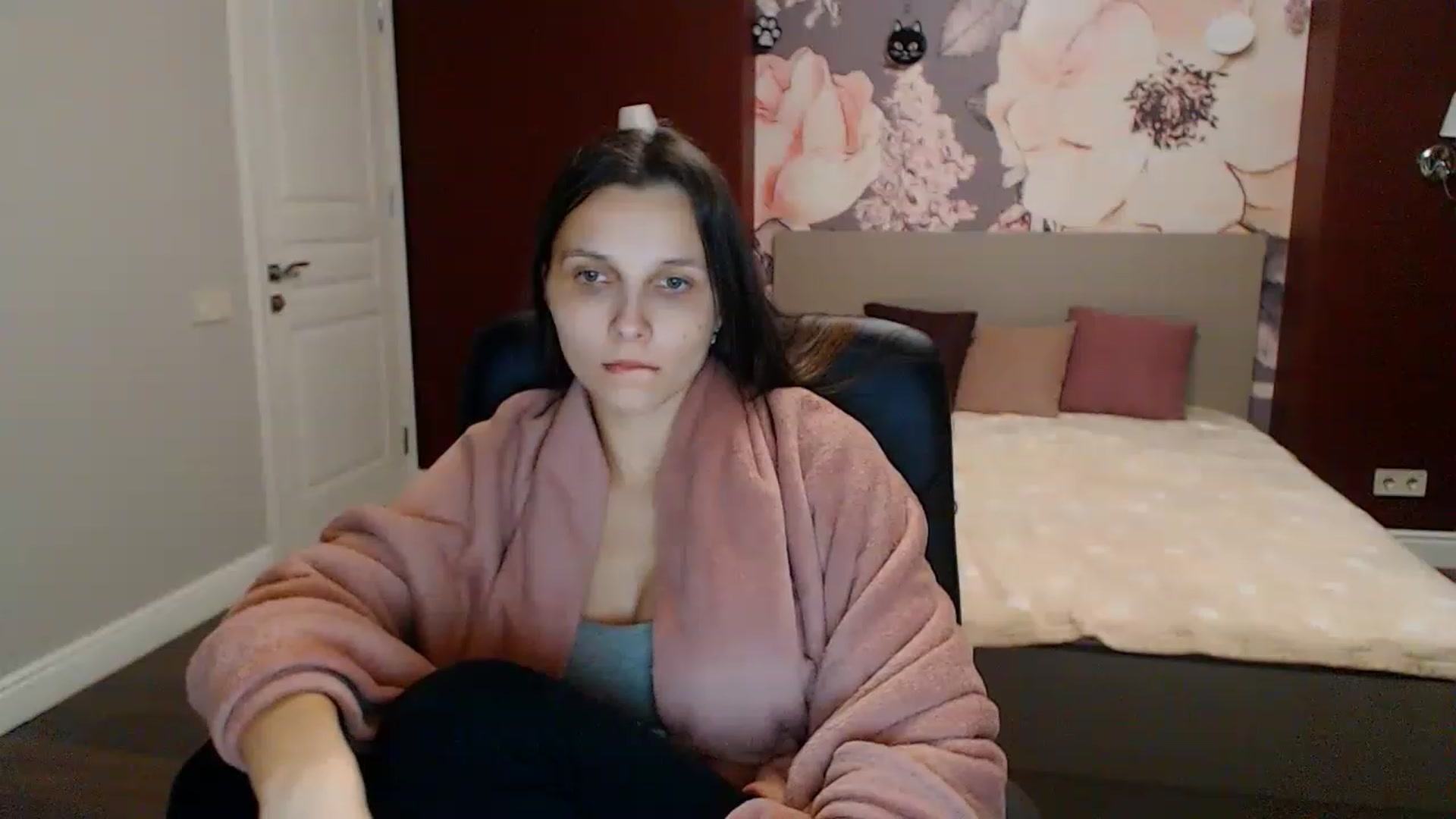Gallery image thumbnail from Karina_Mils's myfreecams stream on, 01/22/2023, 16:50 image 6 of 20