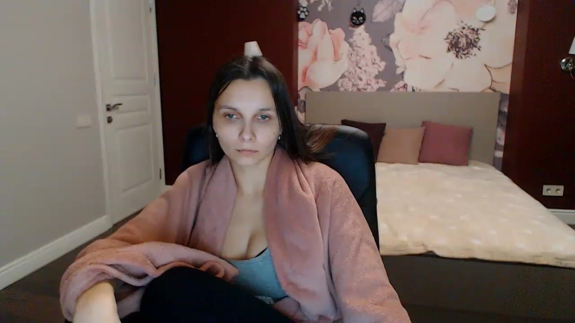 Gallery image thumbnail from Karina_Mils's myfreecams stream on, 01/22/2023, 16:50 image 19 of 20