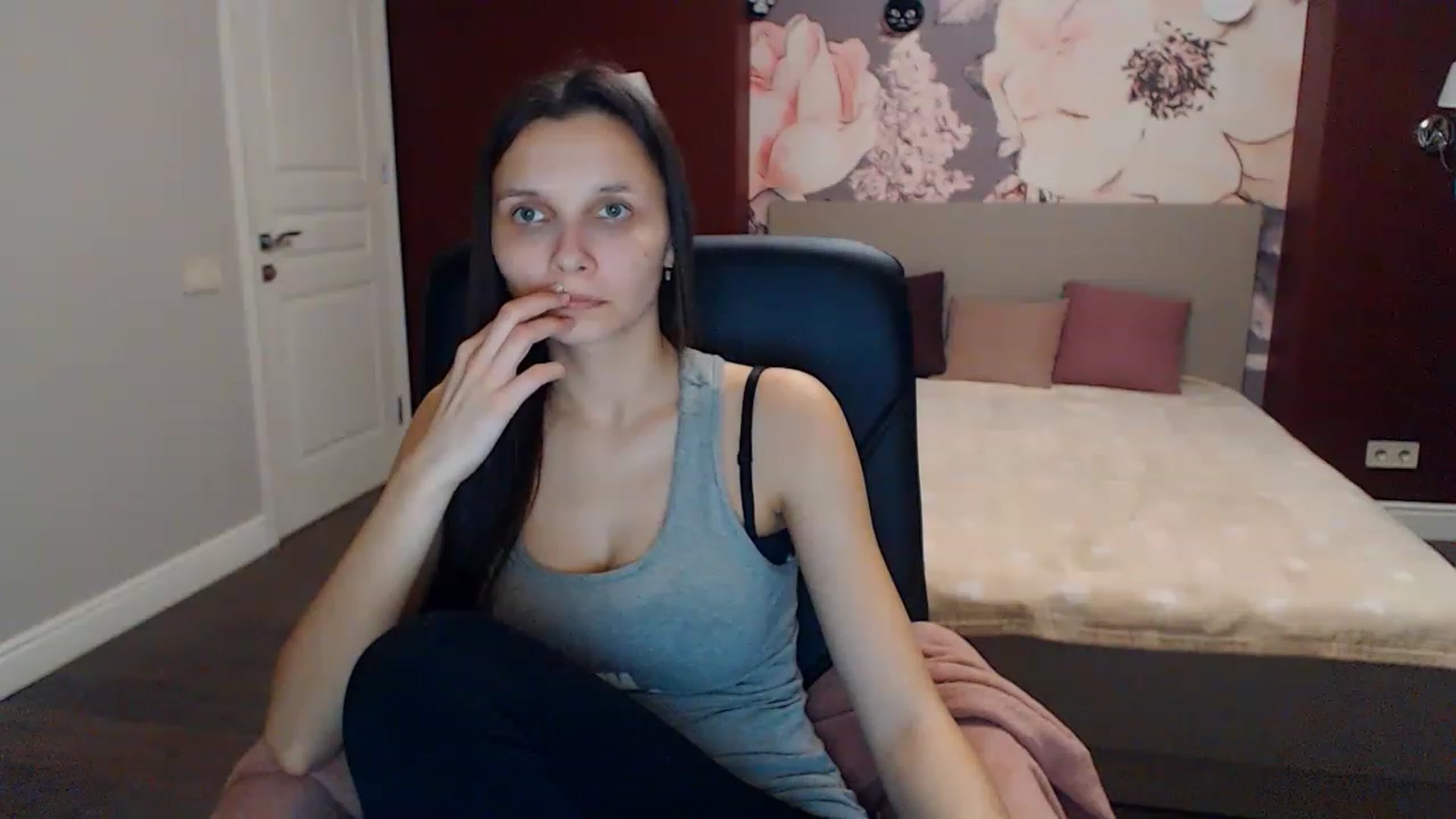 Gallery image thumbnail from Karina_Mils's myfreecams stream on, 01/22/2023, 17:59 image 10 of 20
