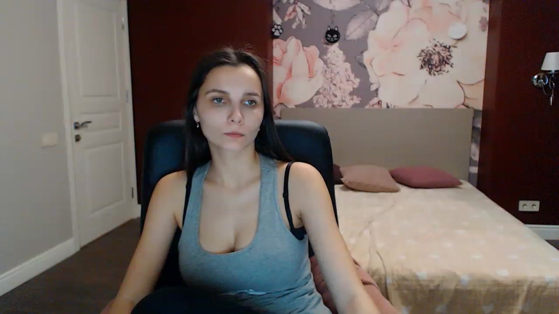 Gallery image thumbnail from Karina_Mils's myfreecams stream on, 01/25/2023, 11:39 image 13 of 20