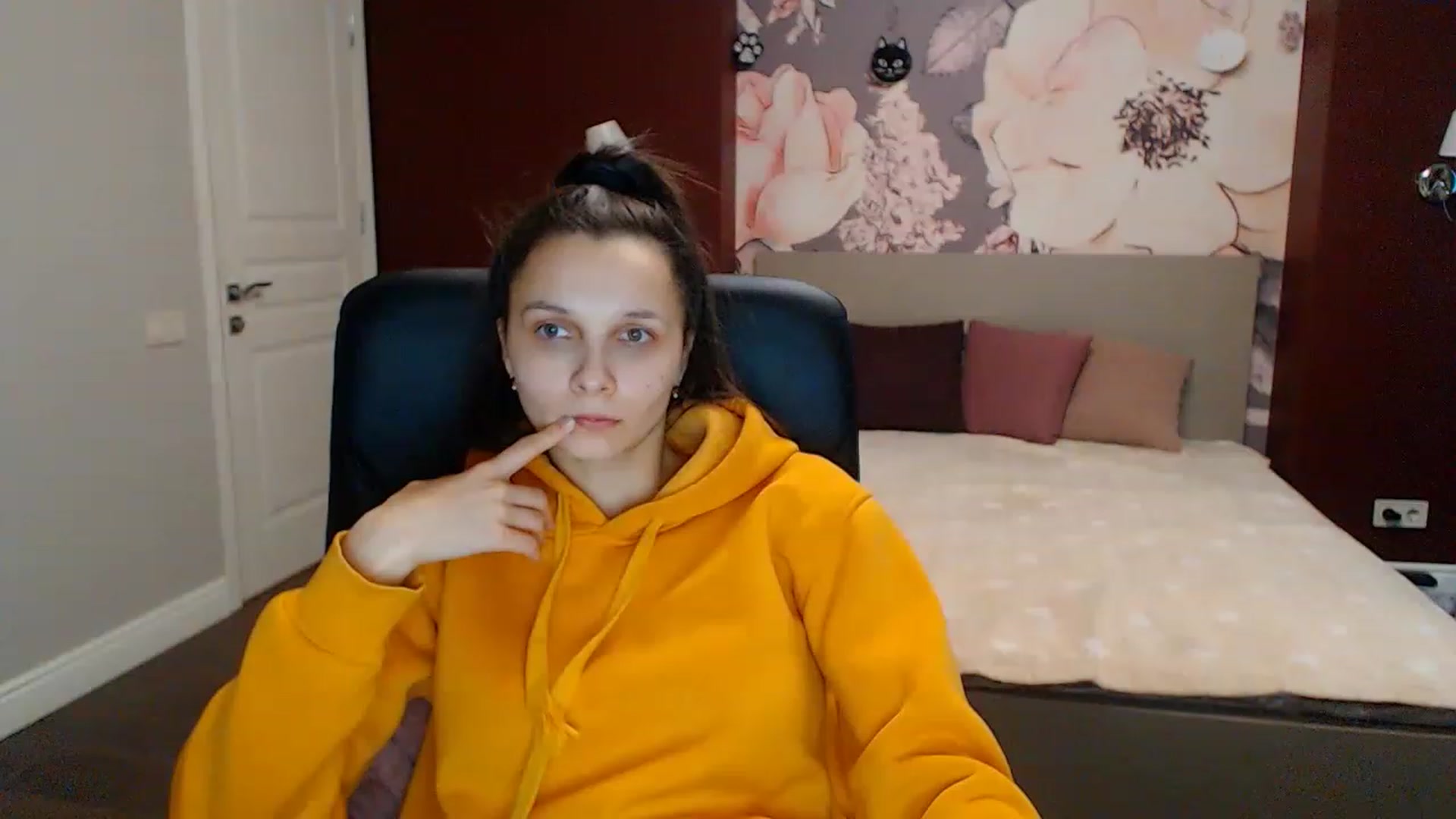 Gallery image thumbnail from Karina_Mils's myfreecams stream on, 01/27/2023, 11:33 image 10 of 20