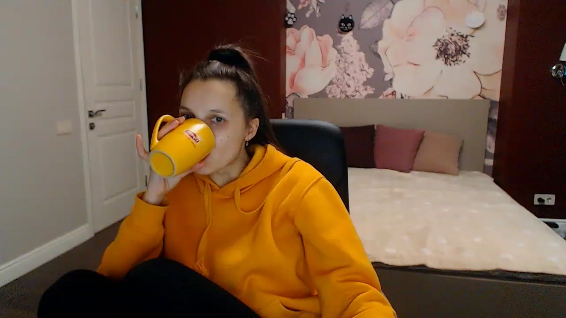 Gallery image thumbnail from Karina_Mils's myfreecams stream on, 01/27/2023, 11:33 image 3 of 20