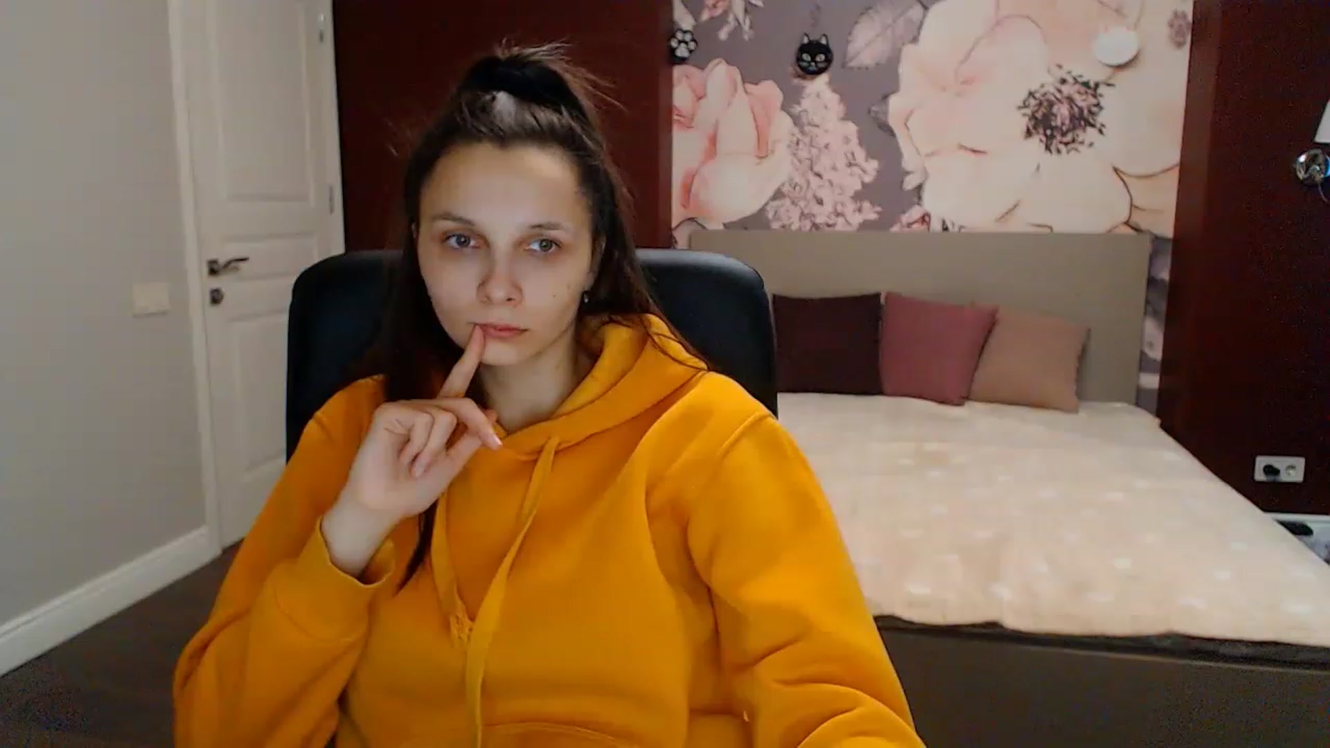 Gallery image thumbnail from Karina_Mils's myfreecams stream on, 01/27/2023, 11:33 image 17 of 20
