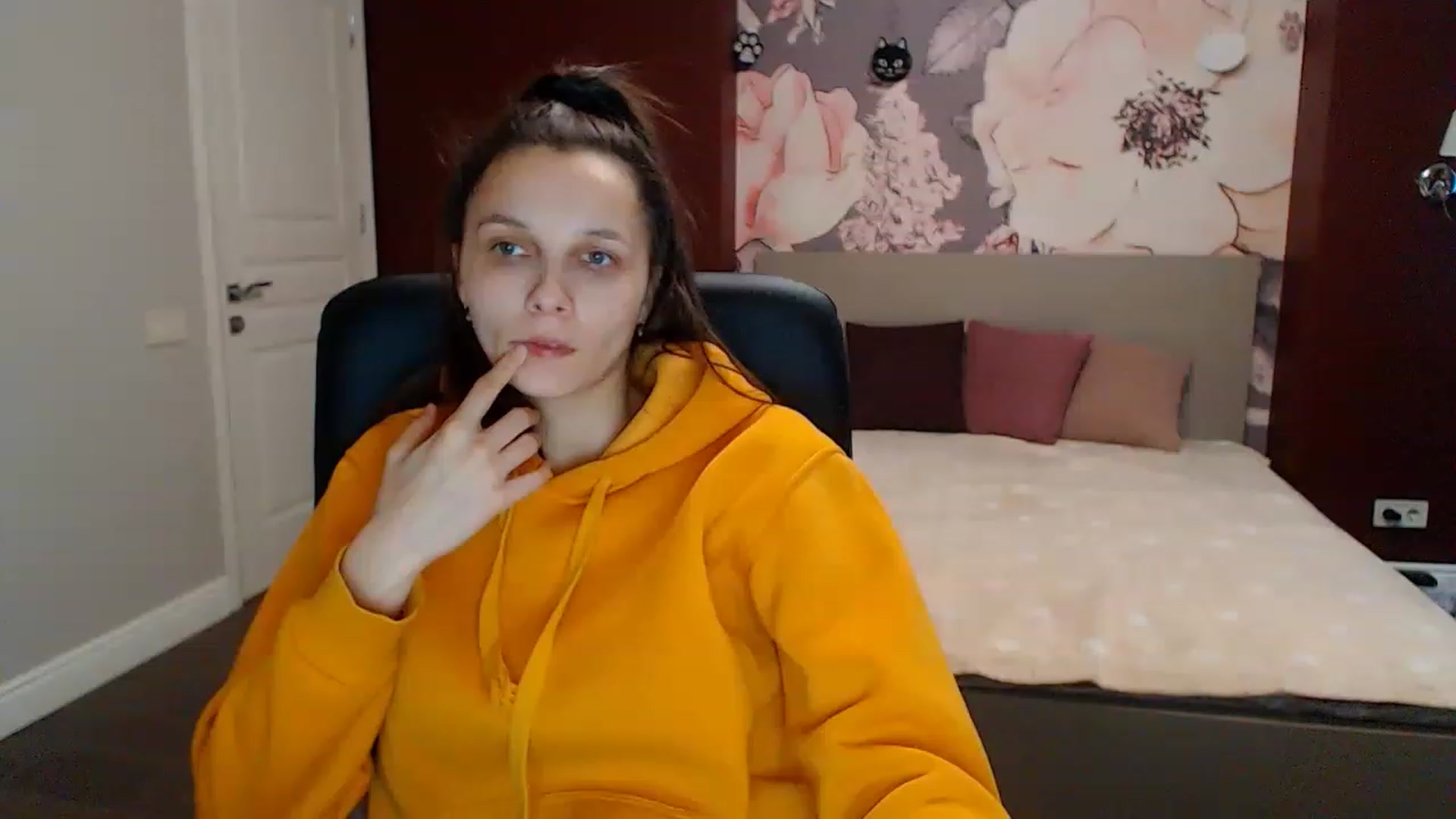 Gallery image thumbnail from Karina_Mils's myfreecams stream on, 01/27/2023, 11:33 image 16 of 20