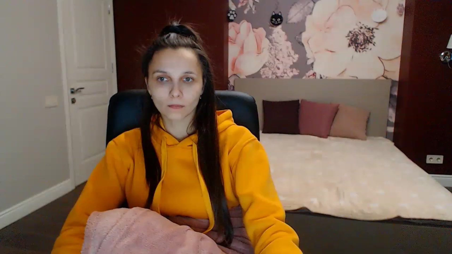 Gallery image thumbnail from Karina_Mils's myfreecams stream on, 01/27/2023, 13:06 image 4 of 20
