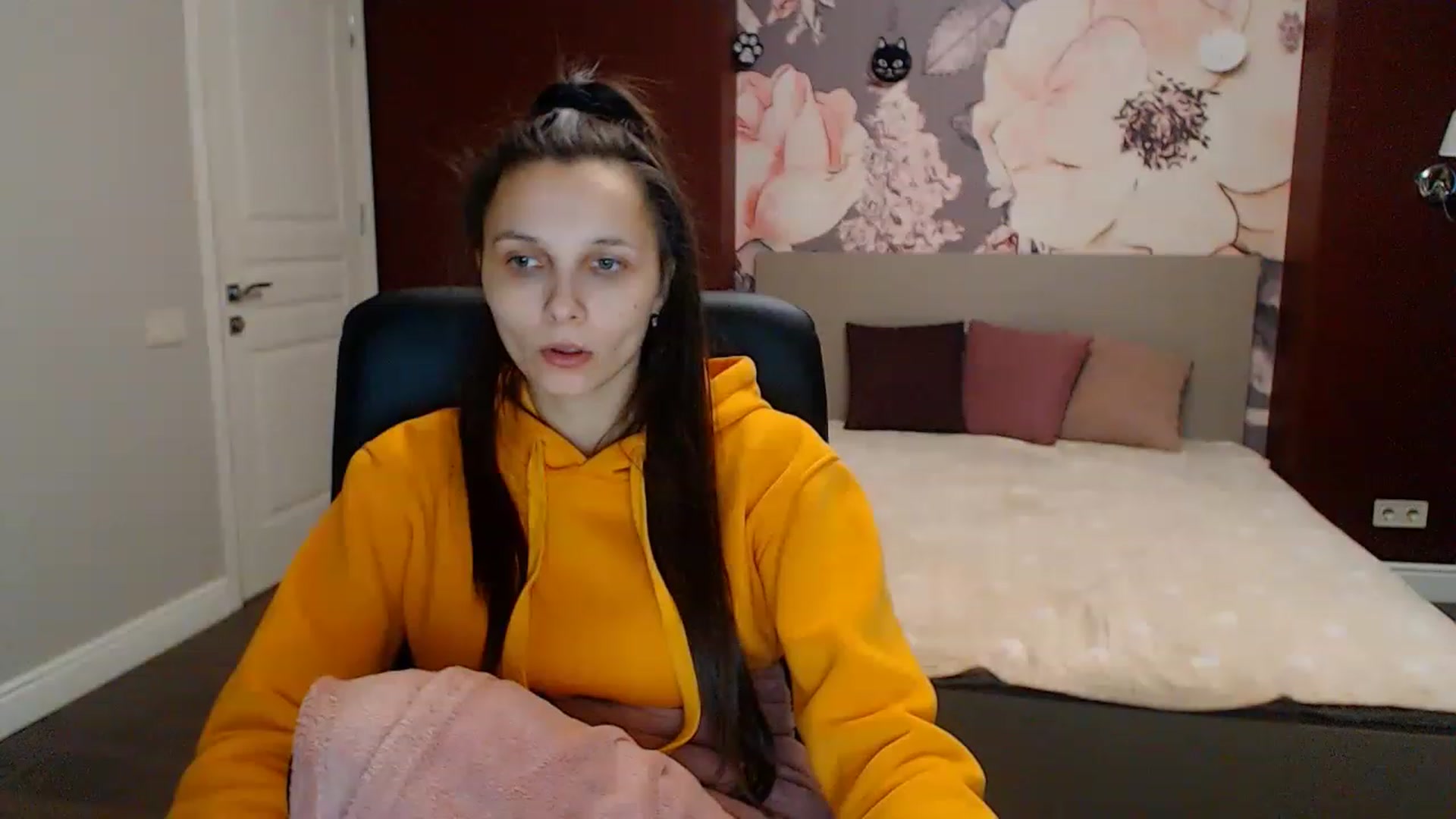 Gallery image thumbnail from Karina_Mils's myfreecams stream on, 01/27/2023, 13:06 image 14 of 20