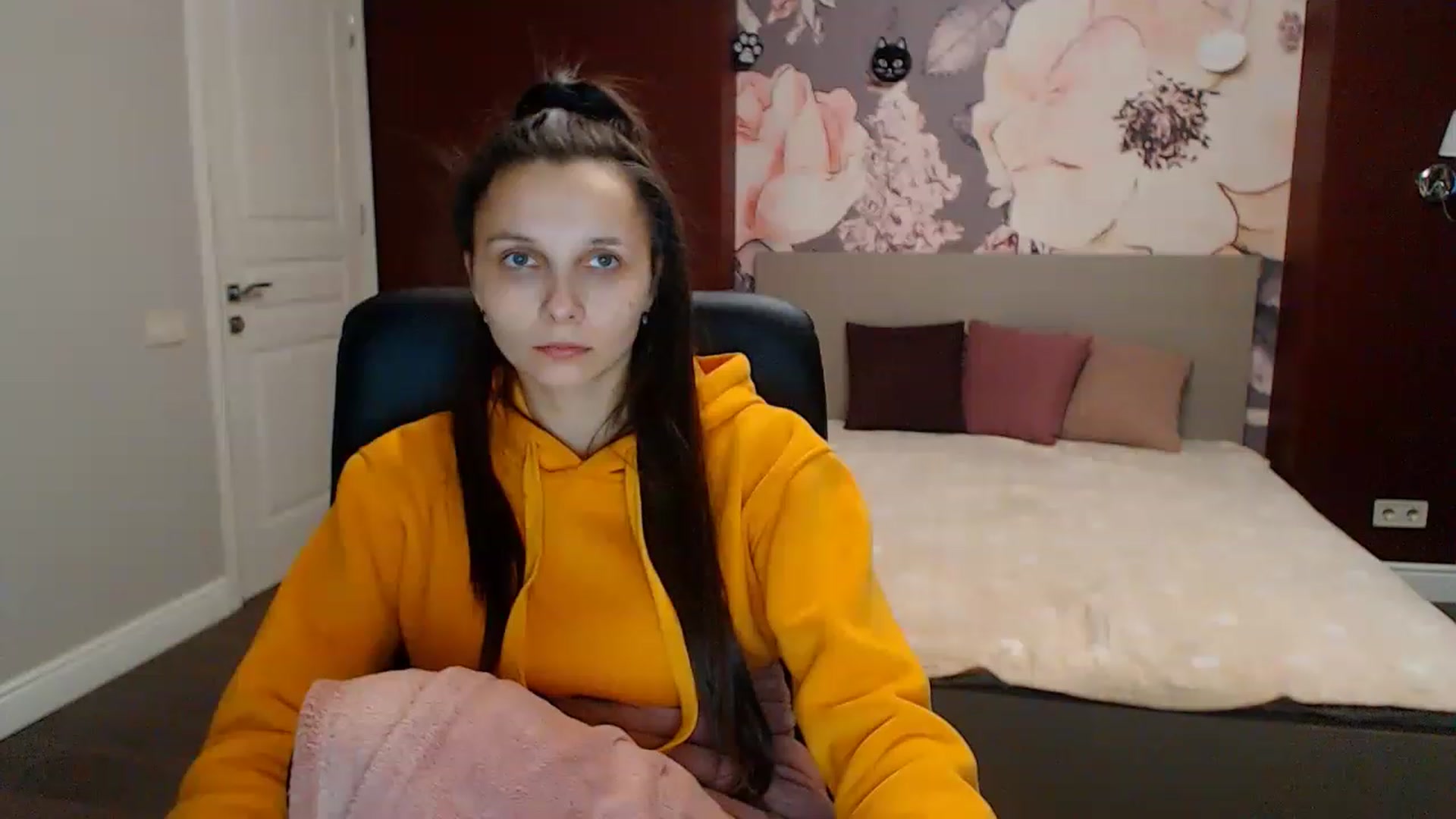 Gallery image thumbnail from Karina_Mils's myfreecams stream on, 01/27/2023, 13:06 image 16 of 20