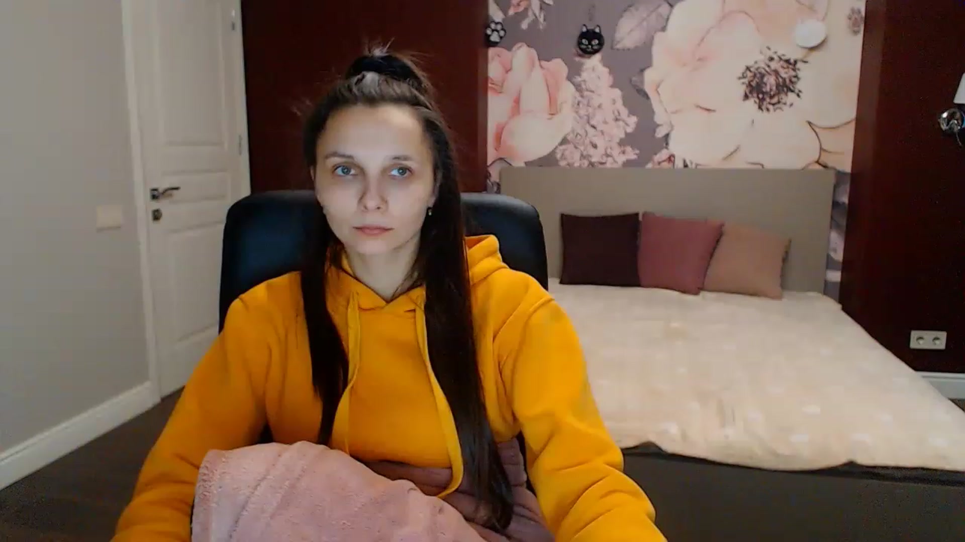 Gallery image thumbnail from Karina_Mils's myfreecams stream on, 01/27/2023, 13:06 image 15 of 20