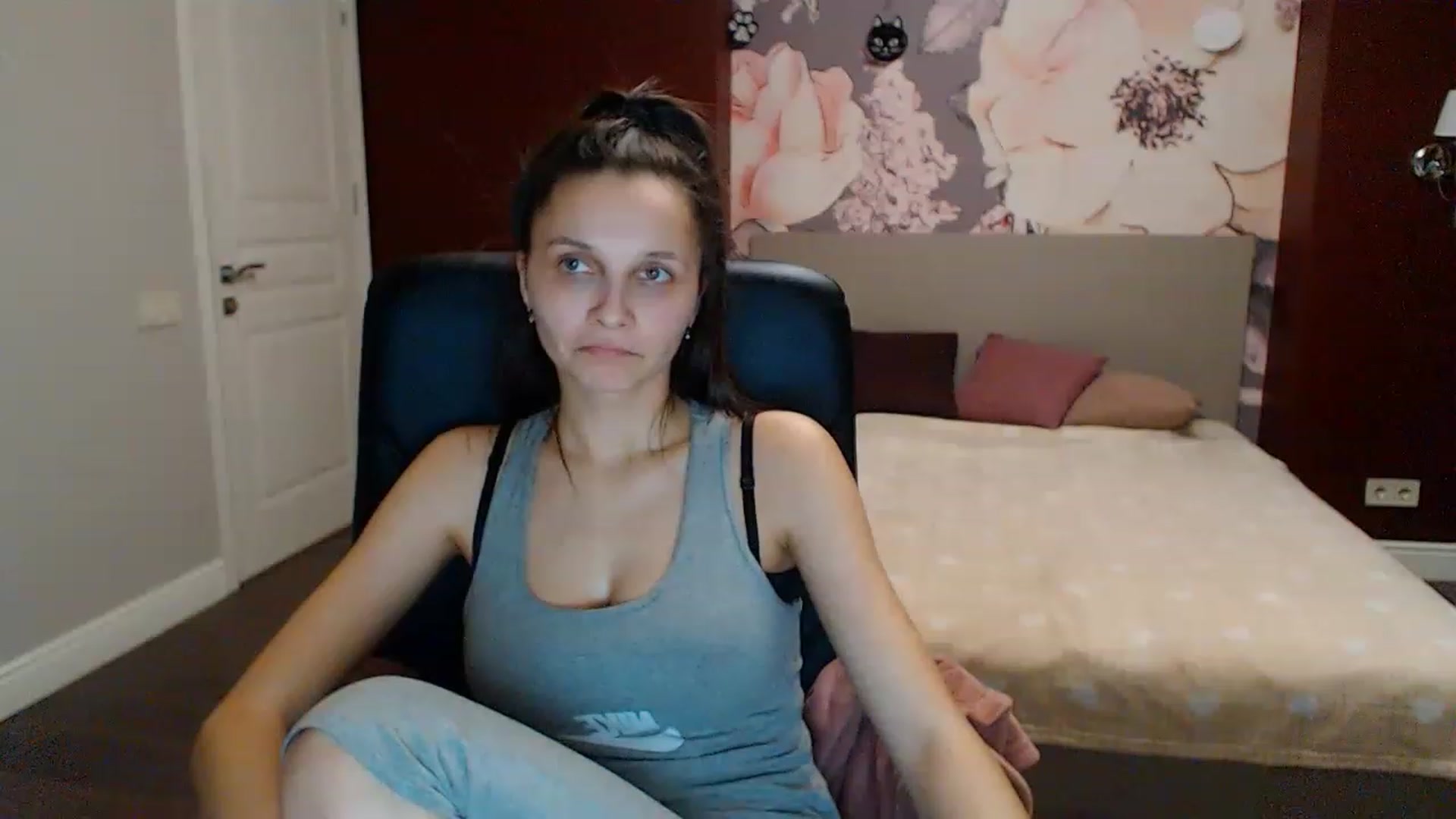 Gallery image thumbnail from Karina_Mils's myfreecams stream on, 01/27/2023, 15:19 image 4 of 20